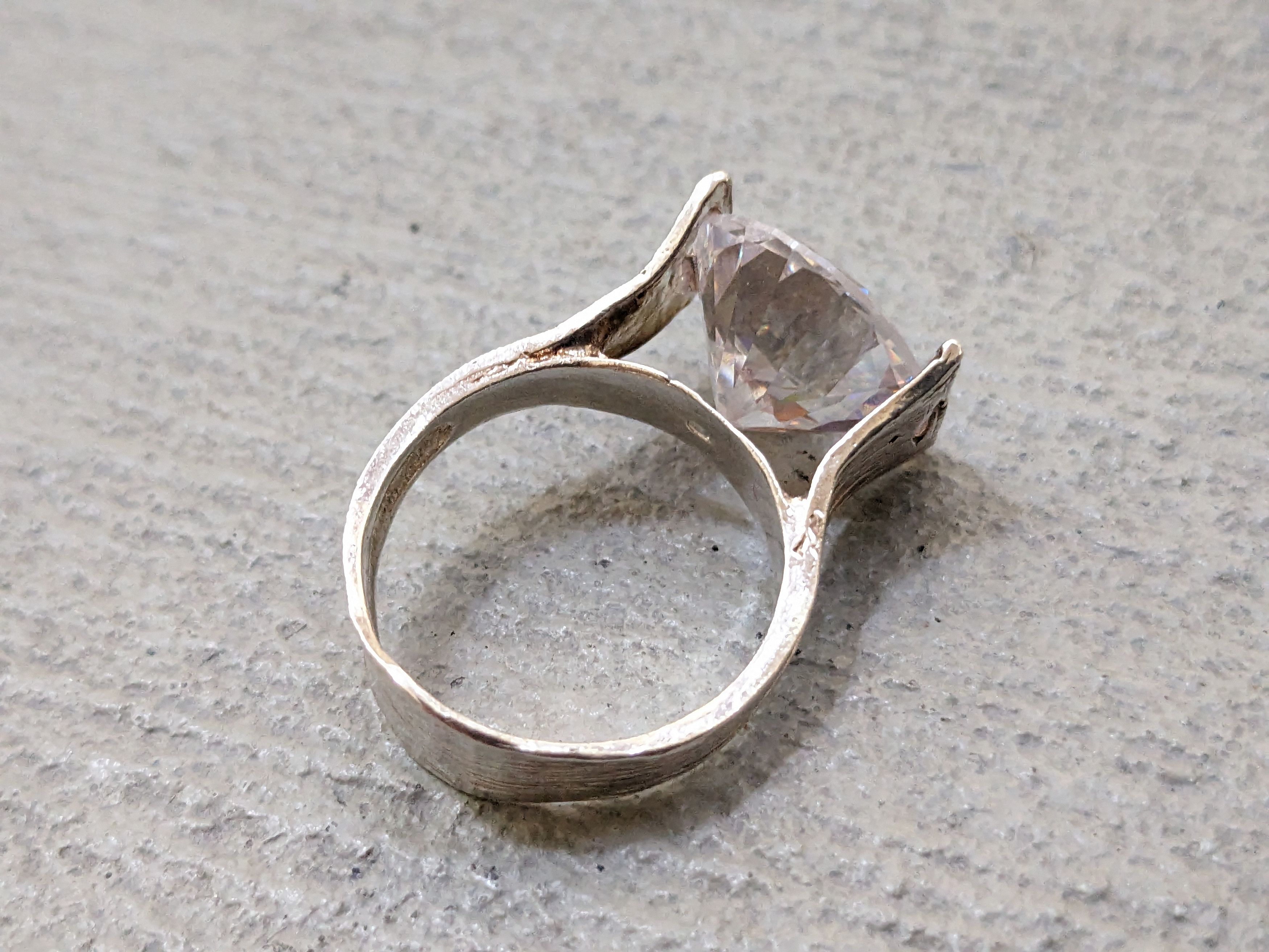 Jewelry Vintage Sterling Silver Ring Size 8 Modern Clear CZ Round Size ONE SIZE - 6 Thumbnail