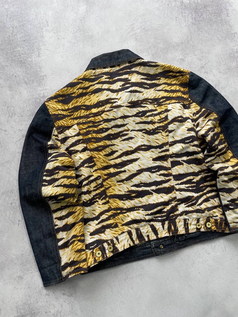 Dolce & Gabbana × Japanese Brand × Vintage Vintage Crazy Dolce & Gabbana Denim Tiger Jacket Y2K Size S / US 4 / IT 40 - 6 Thumbnail