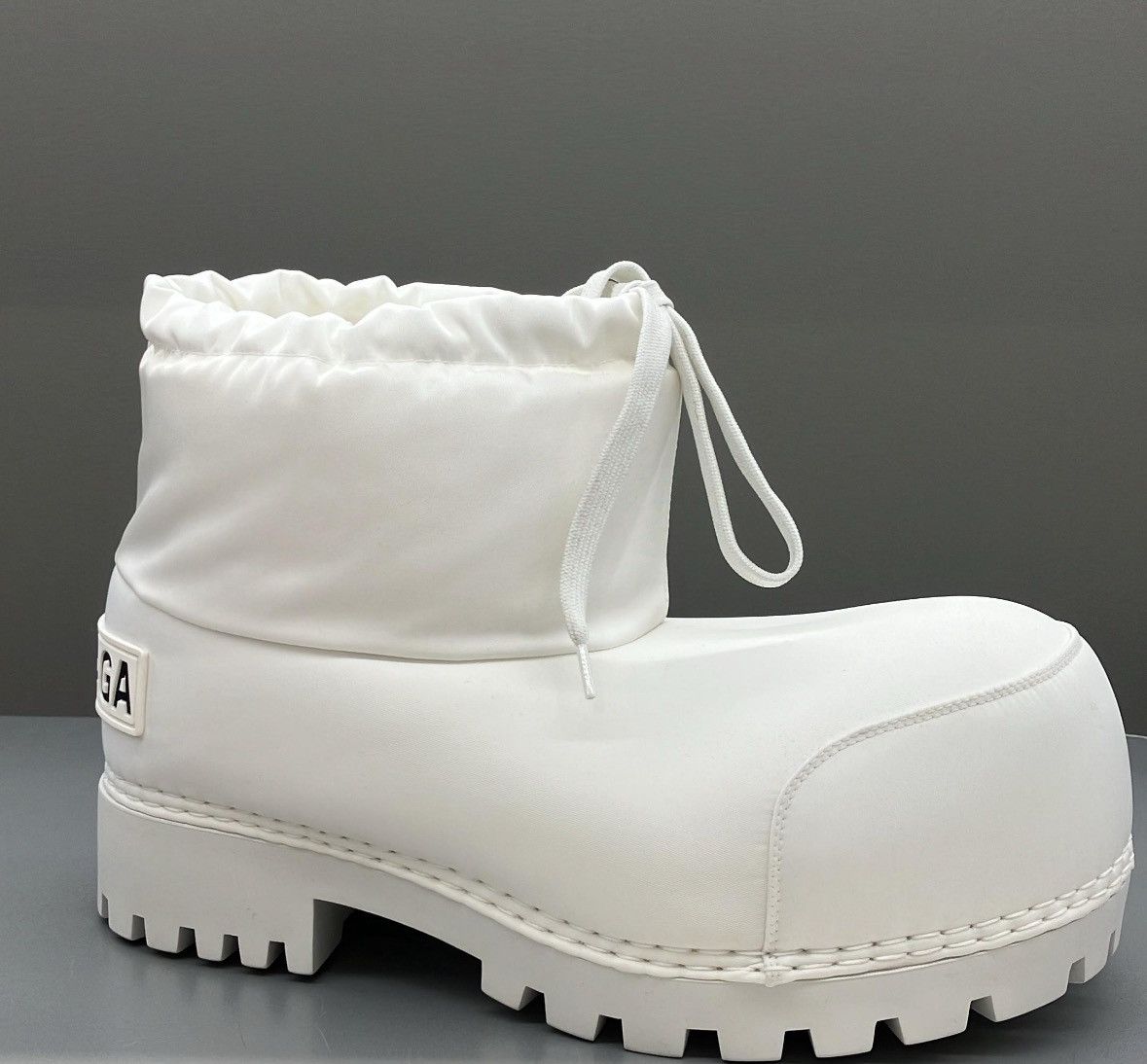 Balenciaga o1srvl11e0925 DUP / Alaska Low Boots in Off White Size US 12.5 / EU 45-46 - 1 Preview