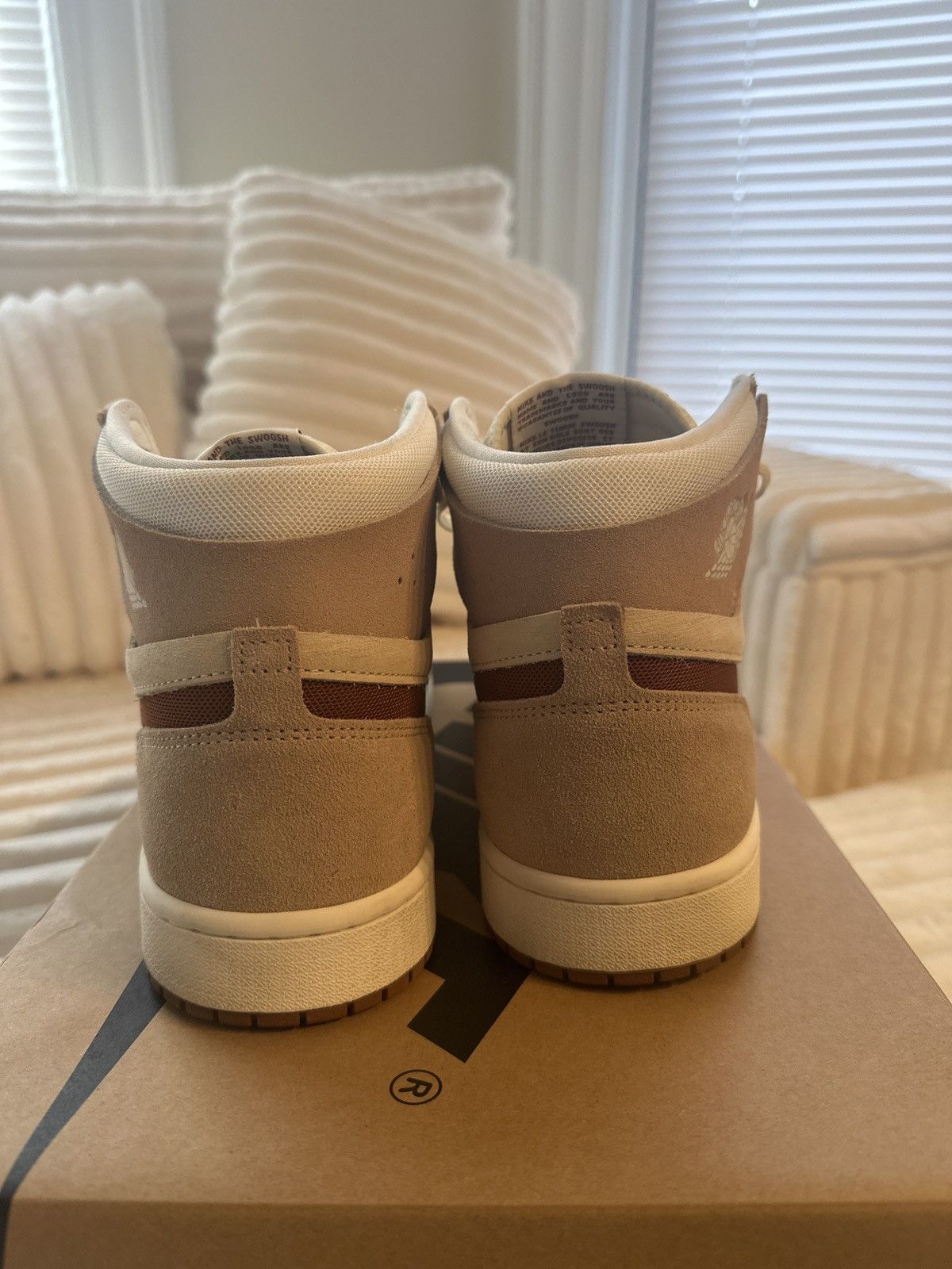 Jordan Brand × Nike Air Jordan 1 ZM Air CMFT 2 Size US 9.5 / EU 42-43 - 8 Thumbnail