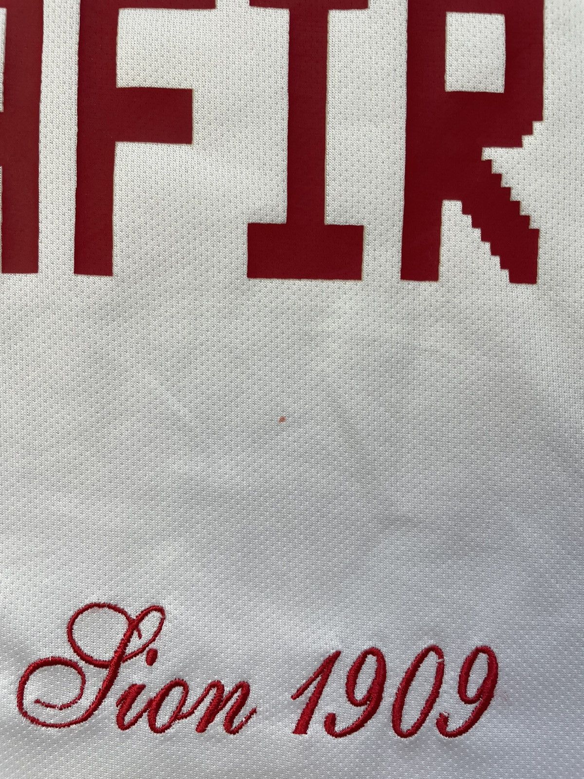 Other Sion Home football shirt 2013 - 2014 jersey Size US M / EU 48-50 / 2 - 8 Thumbnail