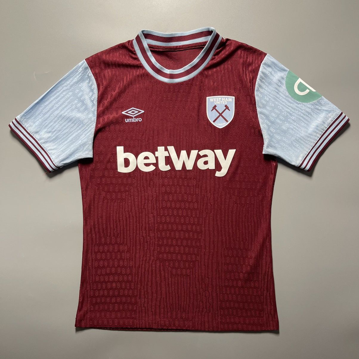 Vintage WEST HAM UNITED UMBRO 2024/2025 SOCCER HOME JERSEY #14 KUDUS Size US S / EU 44-46 / 1 - 2 Thumbnail