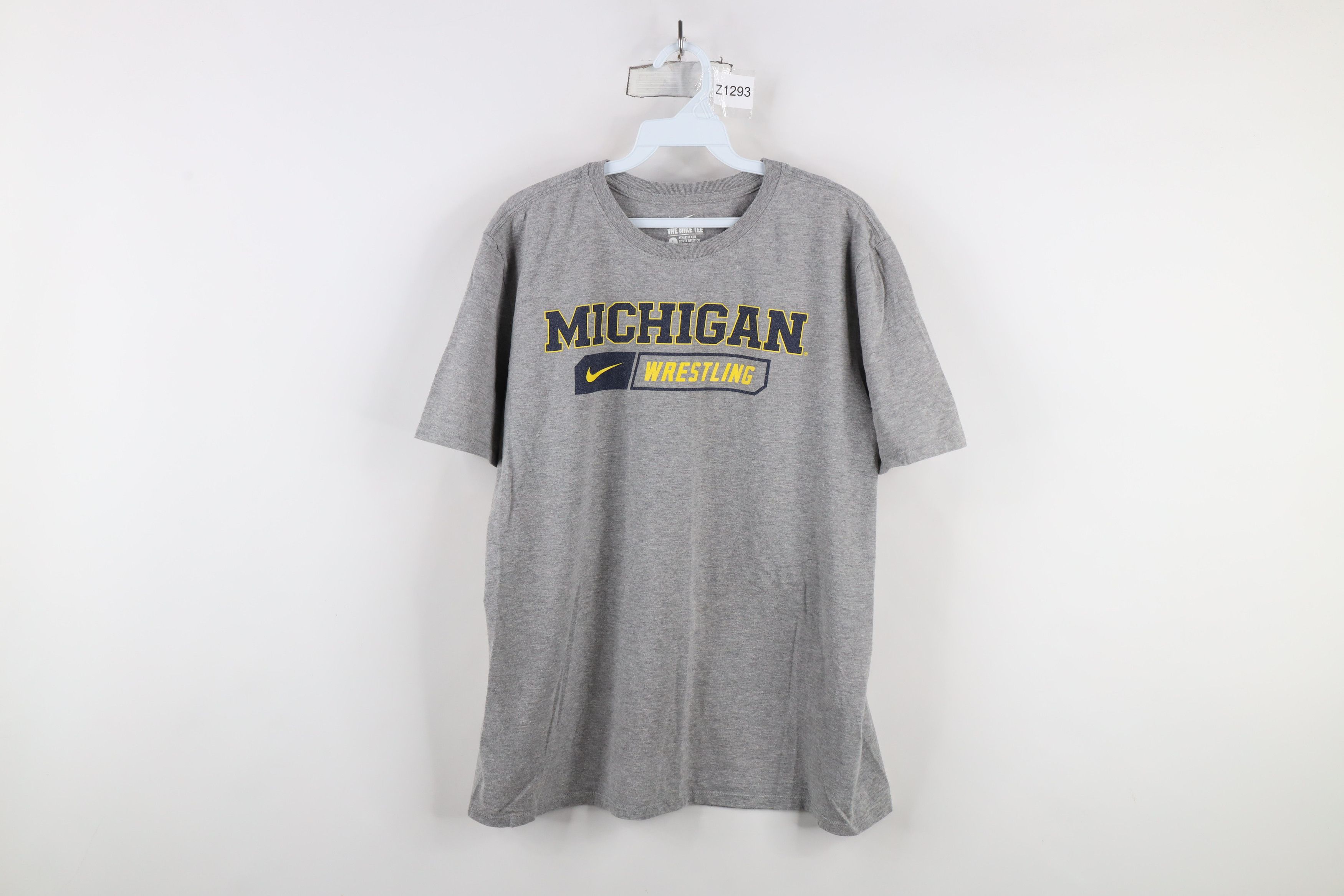 Nike × Vintage Nike Issued University of Michigan Wrestling T-Shirt Gray Size US L / EU 52-54 / 3 - 1 Thumbnail