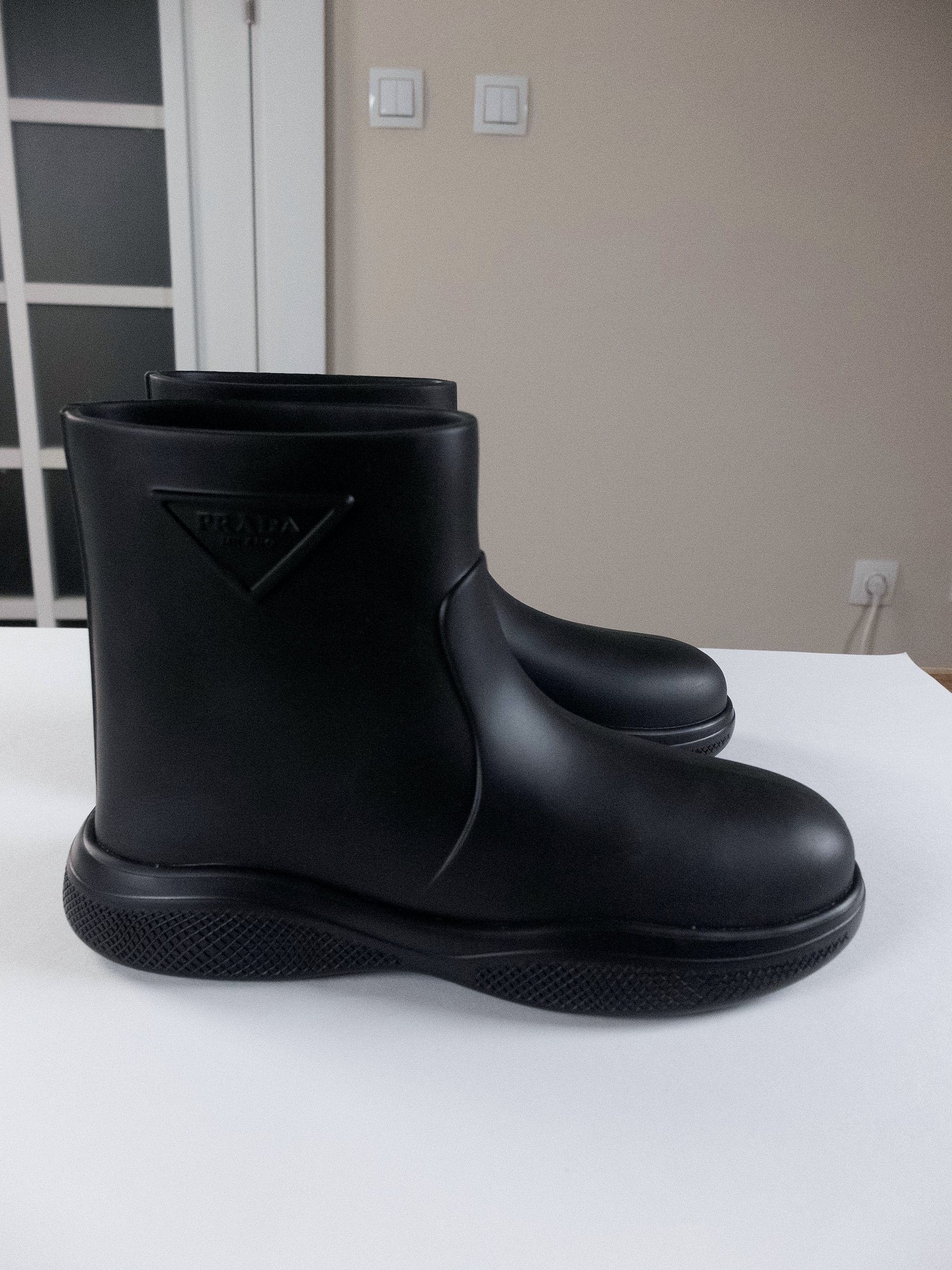 Prada PRADA Mellow black triangle logo rubber rain boots 8 41 Size US 8 / EU 41 - 4 Thumbnail