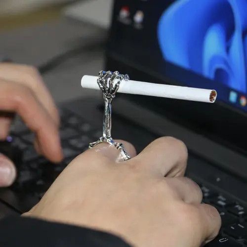 Jewelry Skeleton Cigarette Holder, Ring Cigarette Holder Size ONE SIZE - 6 Thumbnail