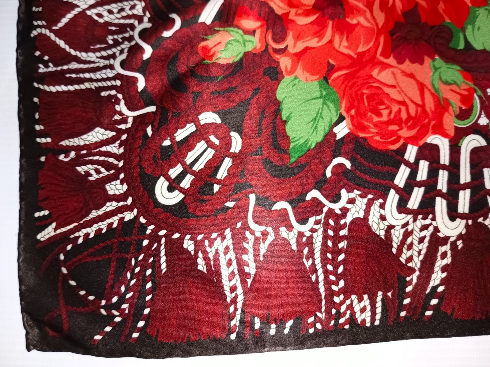 Gianfranco Ferre GIANFRANCO FERRE ITALY Red Roses Floral Silk Scarf Size ONE SIZE - 5 Thumbnail