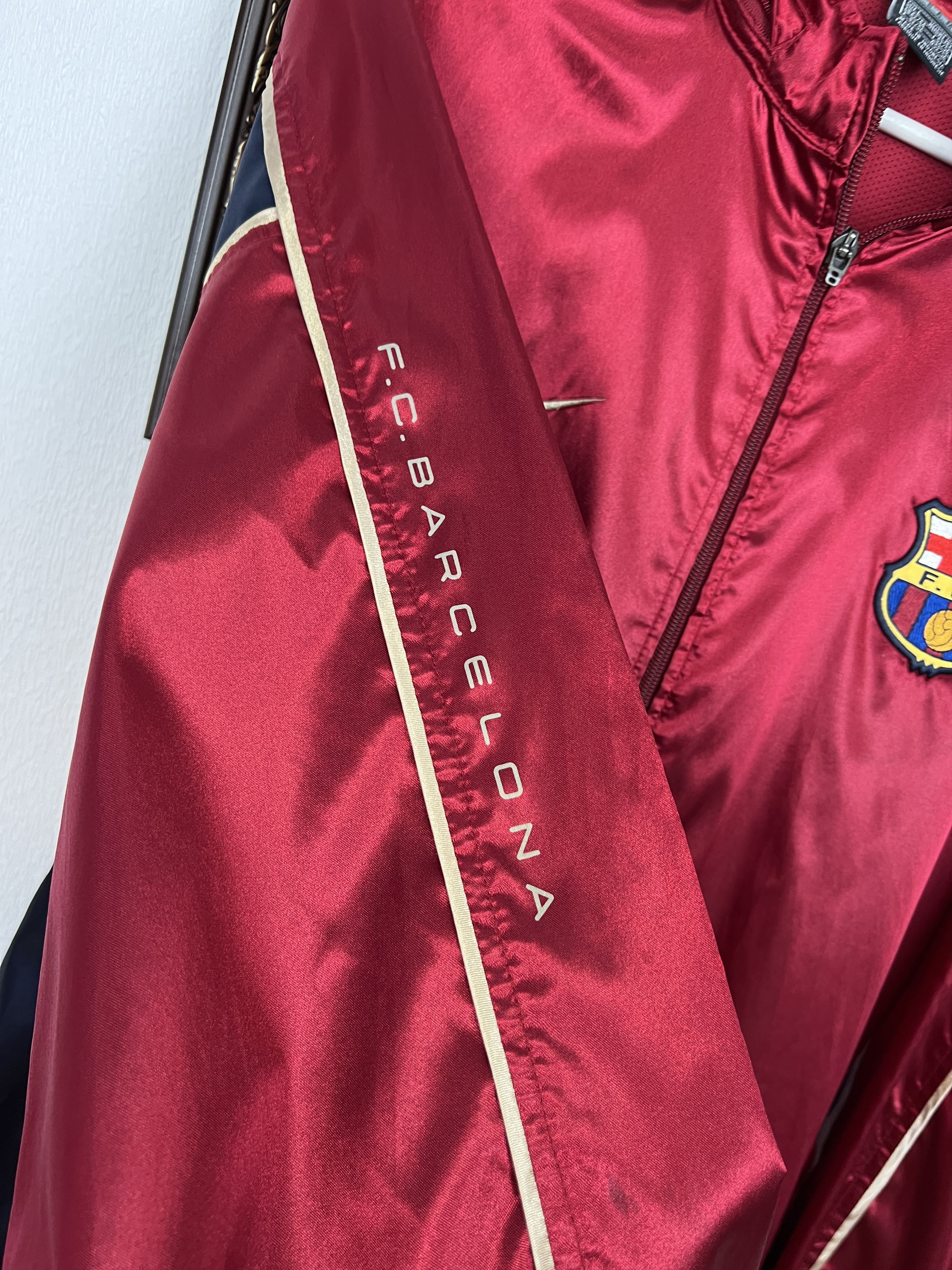 Nike Vintage Nike FC Barcelona Nylon Red Jacket Soccer Size US L / EU 52-54 / 3 - 5 Thumbnail