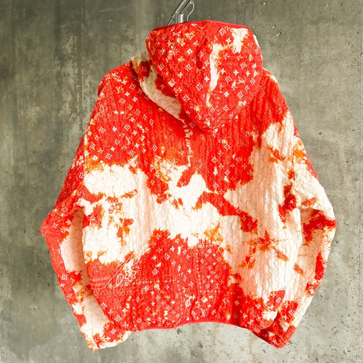 Louis Vuitton 2022 Bleached Monogram Bandana Windbreaker By Virgil Abloh Size US L / EU 52-54 / 3 - 3 Thumbnail