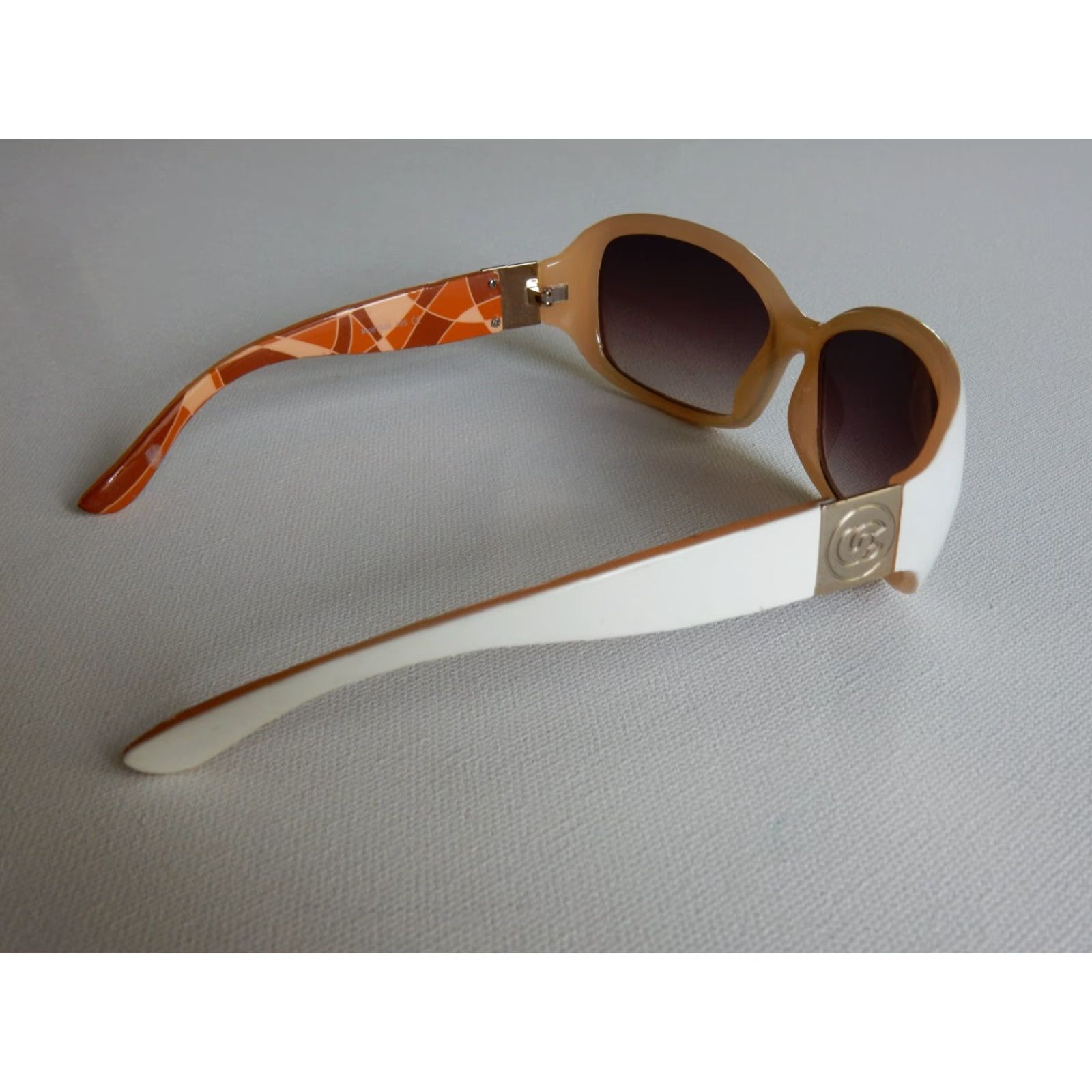 Oleg Cassini VINTAGE Oleg Cassini Sunglasses Women White Small Scratches 1026 Size ONE SIZE - 3 Thumbnail