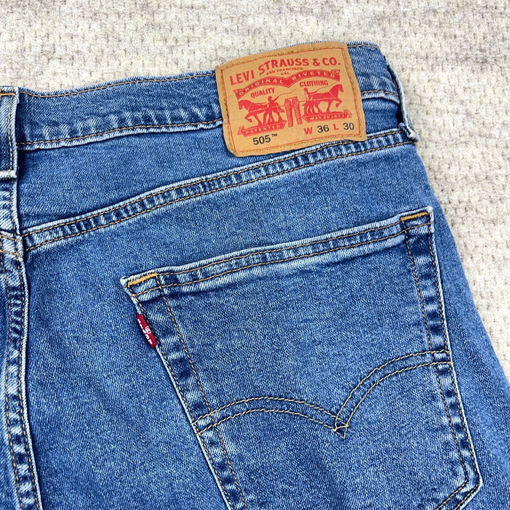 Levi's Levi's 505 Jeans Men 36x30 Straight Regular Fit Med Wash Denim Blue 5-Pocket Logo Zipper Belt Loops Casual Vintage Style Mens Size US 36 / EU 52 - 4 Thumbnail
