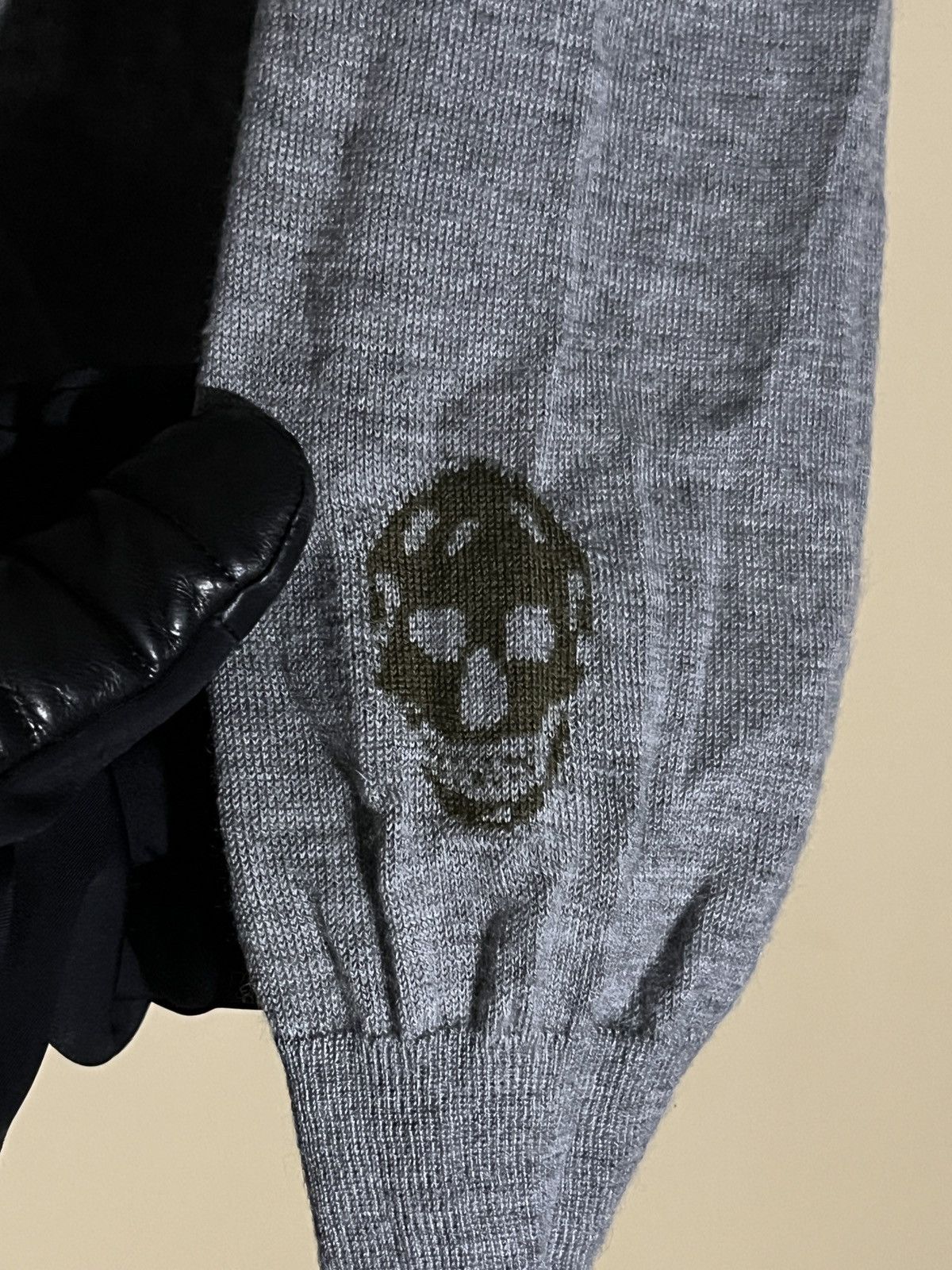 Alexander McQueen Alexander McQueen Cashmere Asymmetrical Skull Cardigan - XS Size US XS / EU 42 / 0 - 7 Thumbnail