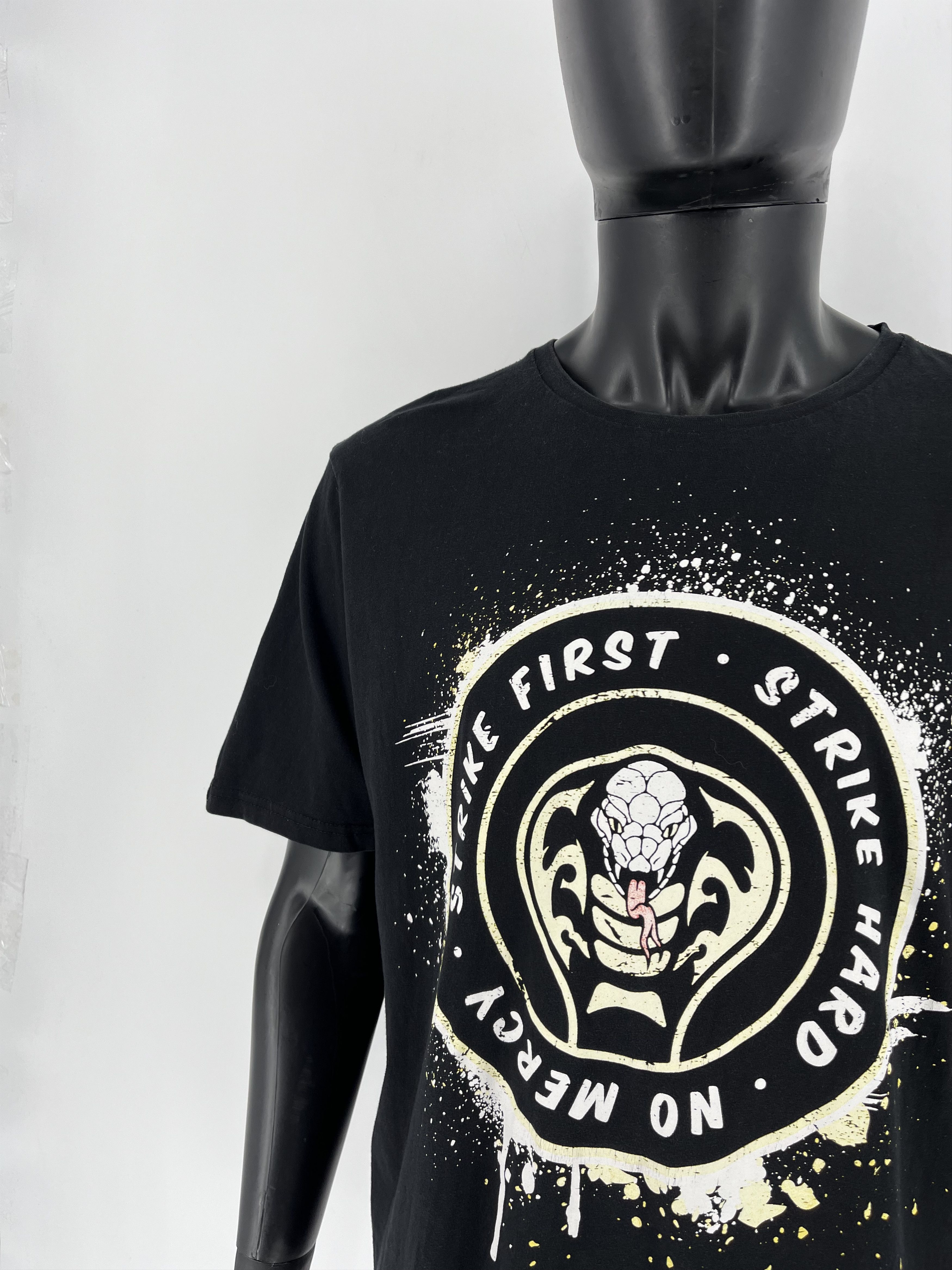 Universal Studios Vintage Cobra Kai The Karate Kids Movie Tv Series Tee Size US XL / EU 56 / 4 - 6 Thumbnail