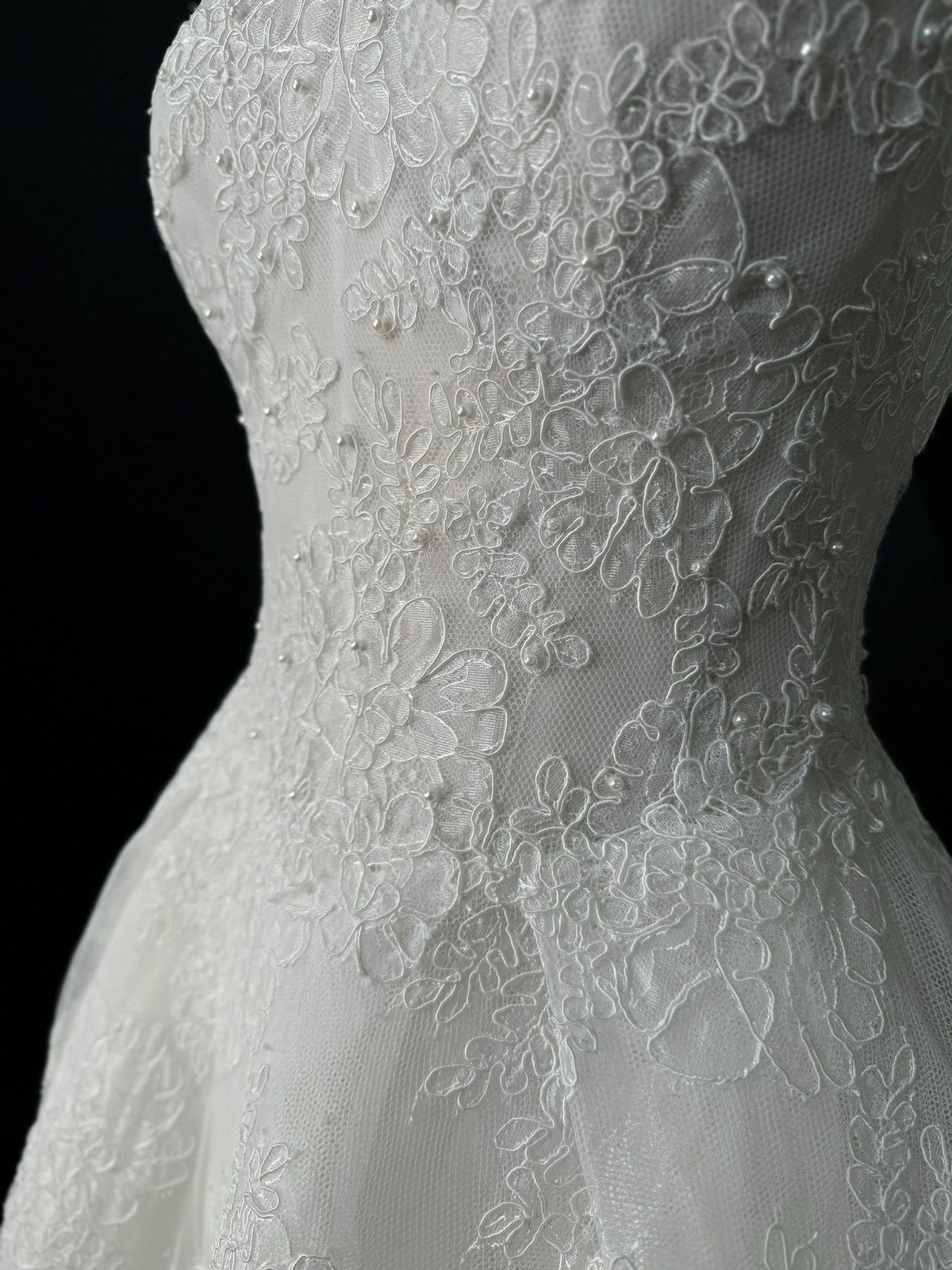 Other Preloved US 2-4 Anna Augusta French corded lace Bridal Gown Size S / US 4 / IT 40 - 2 Thumbnail