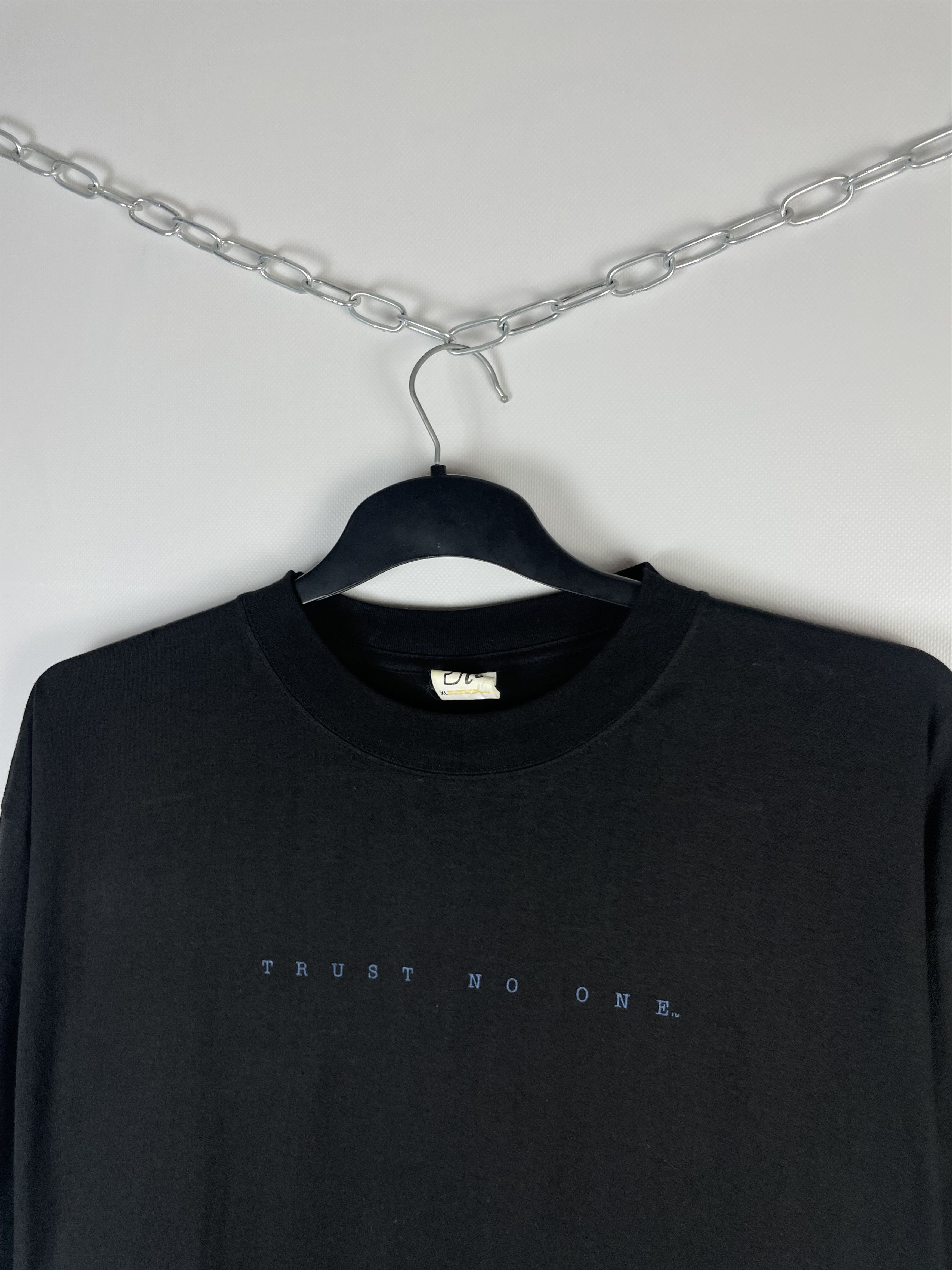 Vintage 90's The X-Files "Trust no one" T-shirt Size US XL / EU 56 / 4 - 6 Thumbnail