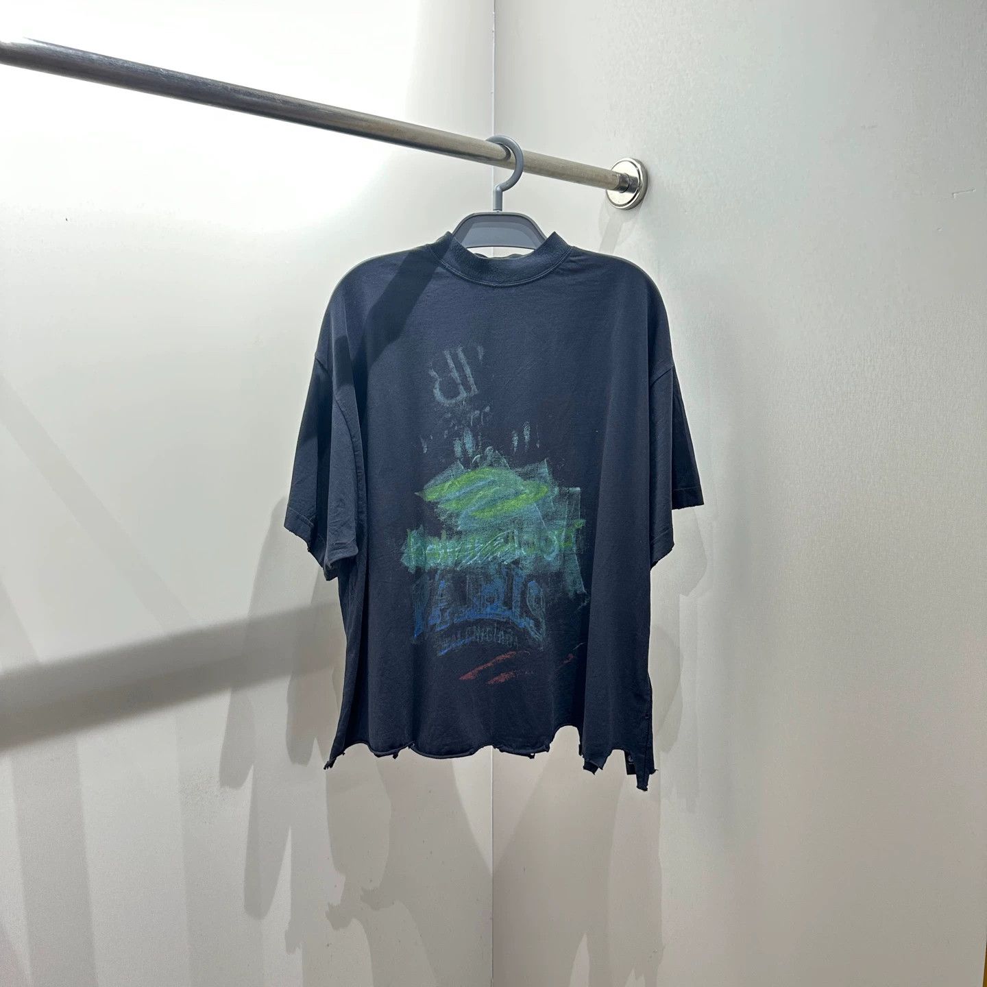 Balenciaga Balenciaga New Graffiti Oversized Short Sleeve Tee L Size L / US 10 / IT 46 - 1 Thumbnail