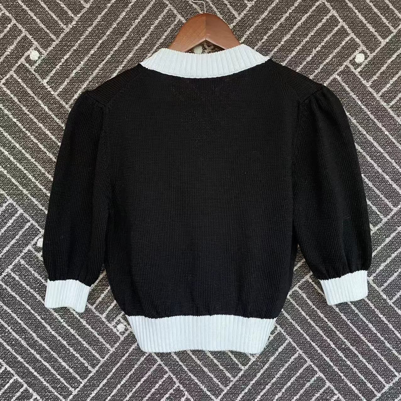 Prada PRADA color blocked V-neck short-sleeve knit black 36 Size XS / US 0-2 / IT 36-38 - 3 Thumbnail