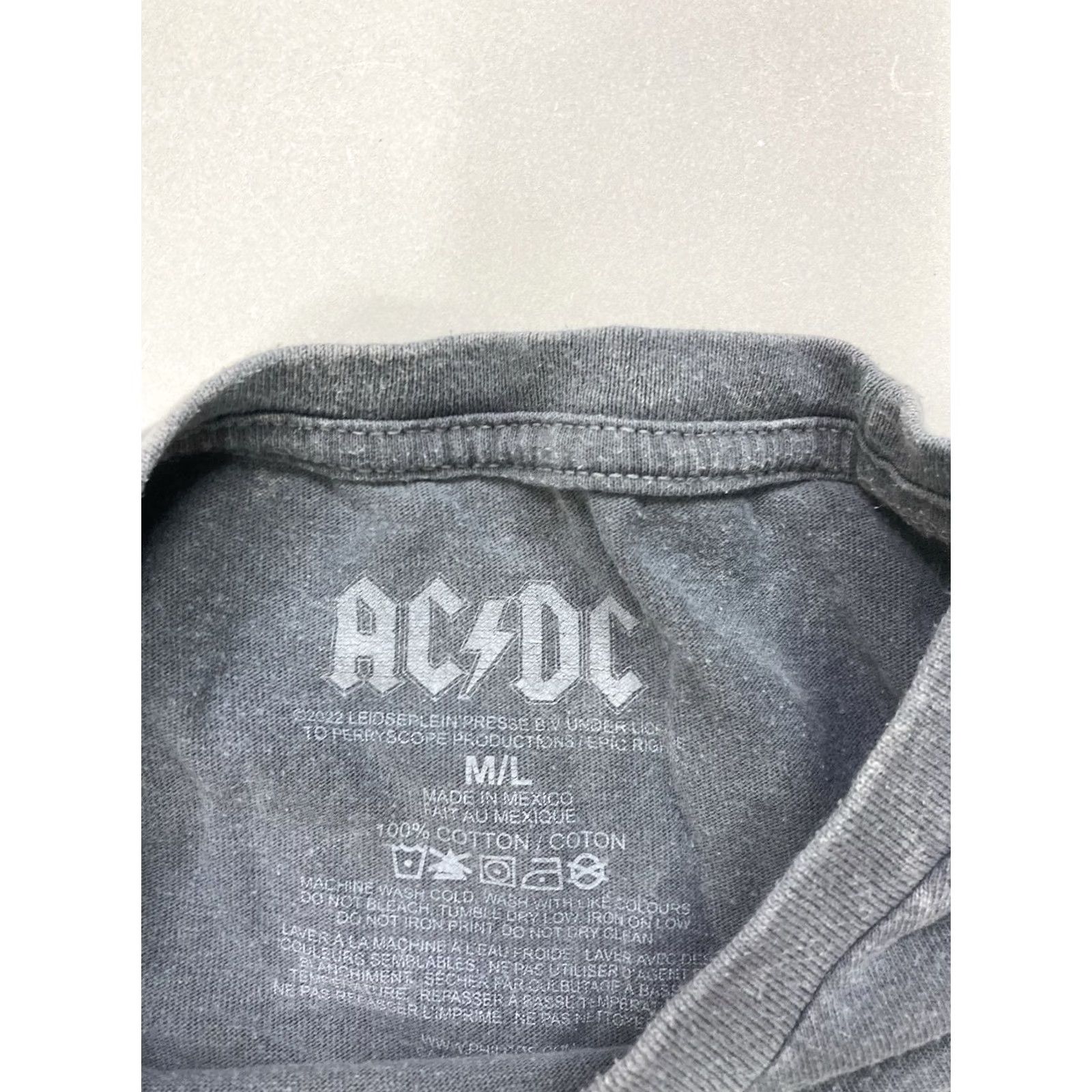 Vintage AC/DC Crop Graphic T-shirt Women Large Gray Acid Wash Short Sleeve Music Size L / US 10 / IT 46 - 3 Thumbnail