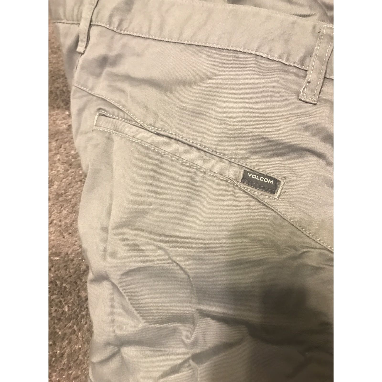 Volcom VINTAGE Volcom VMonty Mens Shorts 34 Gray Cotton Blend Flat Front Pockets Casual Chino MENS Size US 34 / EU 50 - 4 Thumbnail