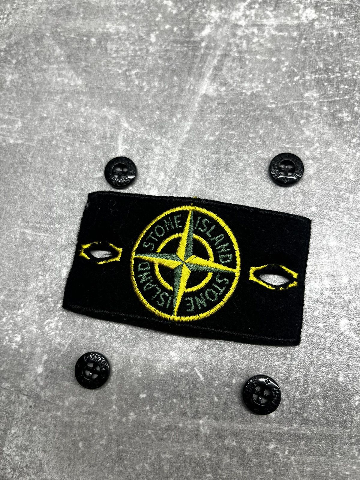Stone Island × Vintage Stone Island vintage badge compass patch 4 buttons Size ONE SIZE - 7 Thumbnail