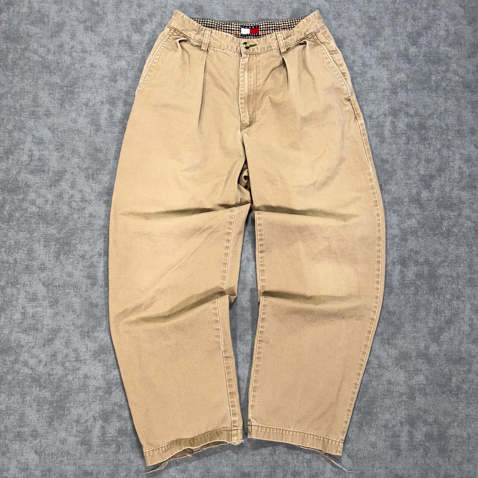 Tommy Hilfiger VTG Tommy Hilfiger pleated skater preppy chino pants wms 27 Size 27" / US 4 / IT 40 - 1 Thumbnail