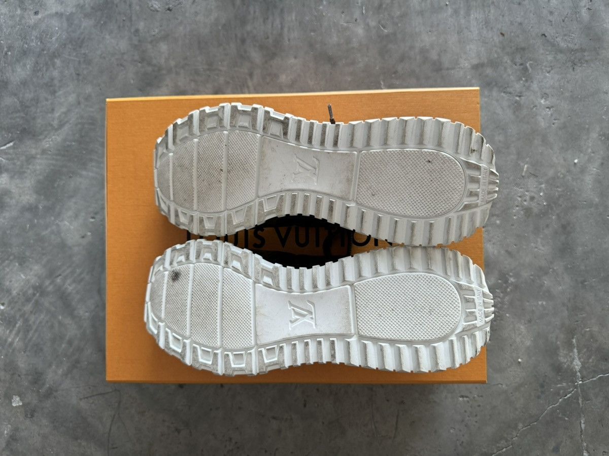 Louis Vuitton LOUIS VUITTON Run Away Sneakers Size US 9 / EU 42 - 9 Thumbnail