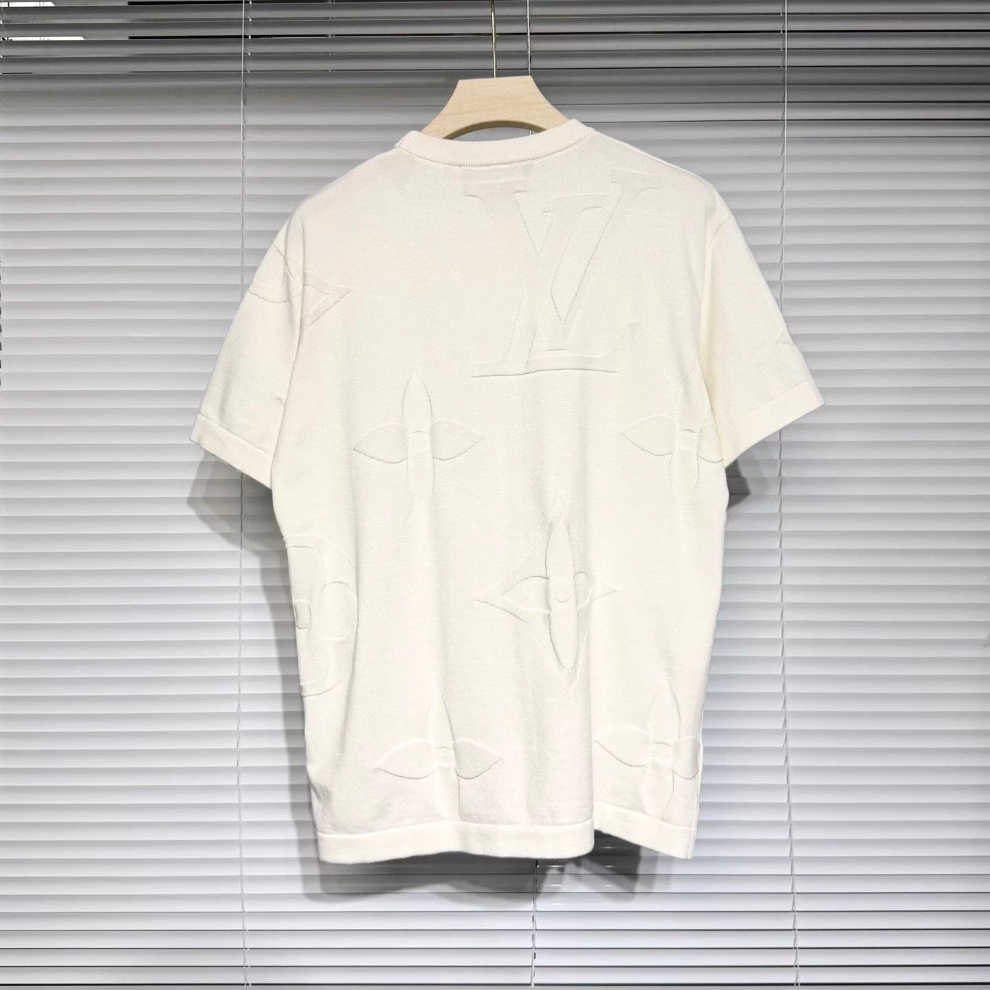 Louis Vuitton LV 26 Holiday Knit Short-Sleeve White Monogram Logo Size US L / EU 52-54 / 3 - 2 Thumbnail