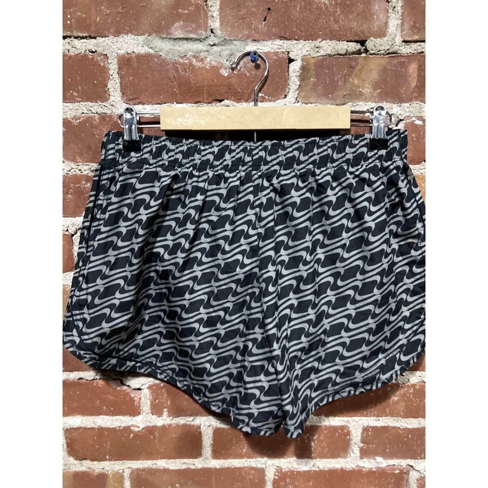 Nike Nike Dri-FIT Tempo Icon Clash Running Shorts Women's L Large Black/Grey/White Size 36" / US 14 / IT 50 - 4 Thumbnail