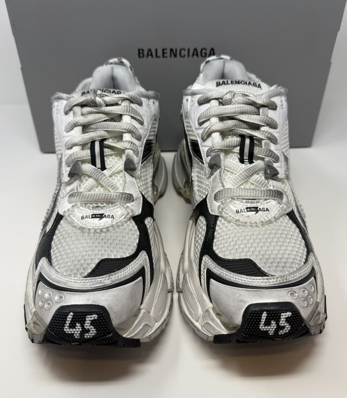 Balenciaga Balenciaga Runner Sneaker Gradient White/Black Size US 12 / EU 45 - 2 Thumbnail