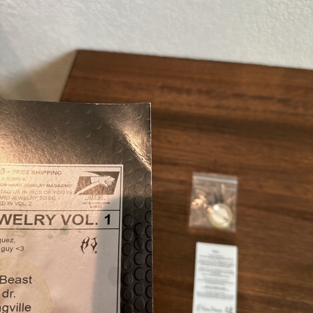 Jewelry Hard Jewelry magazine and pin Size ONE SIZE - 2 Thumbnail