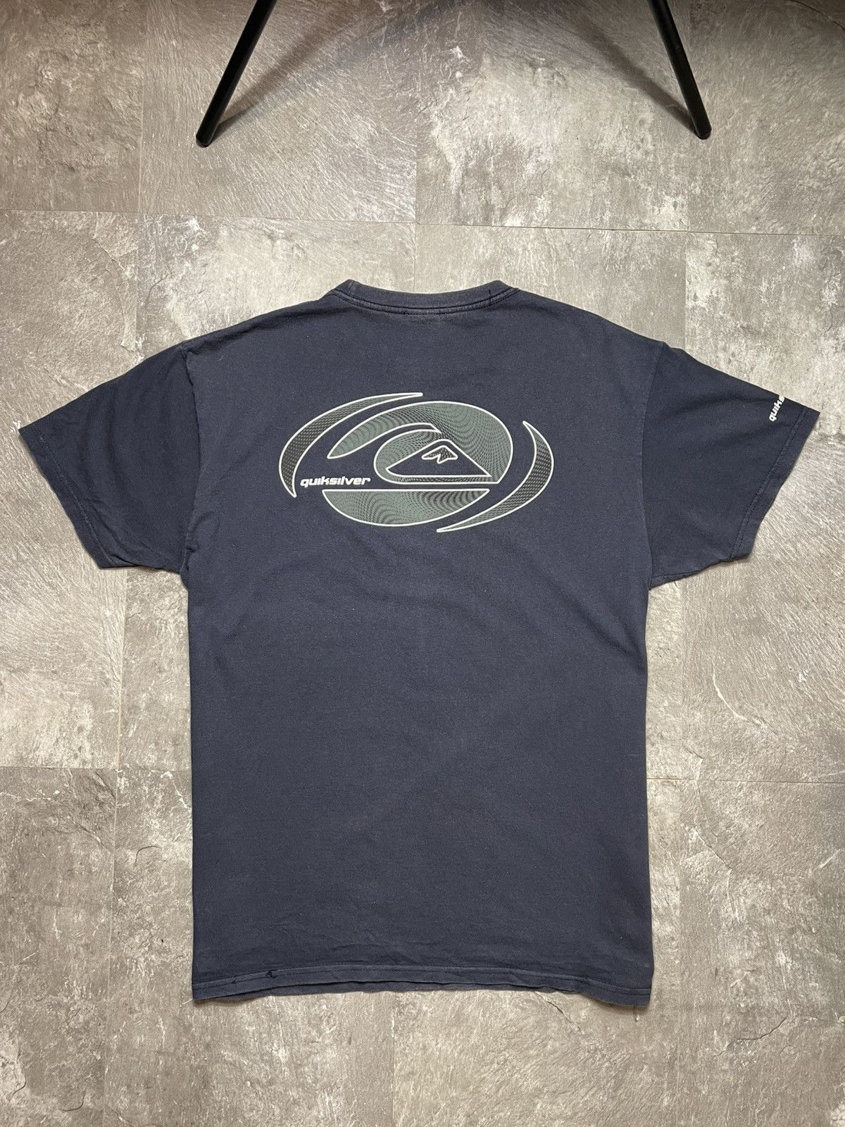 Quiksilver Vintage 90s Quiksilver Center Logo Surf Big Logo Graphic Size US L / EU 52-54 / 3 - 1 Thumbnail