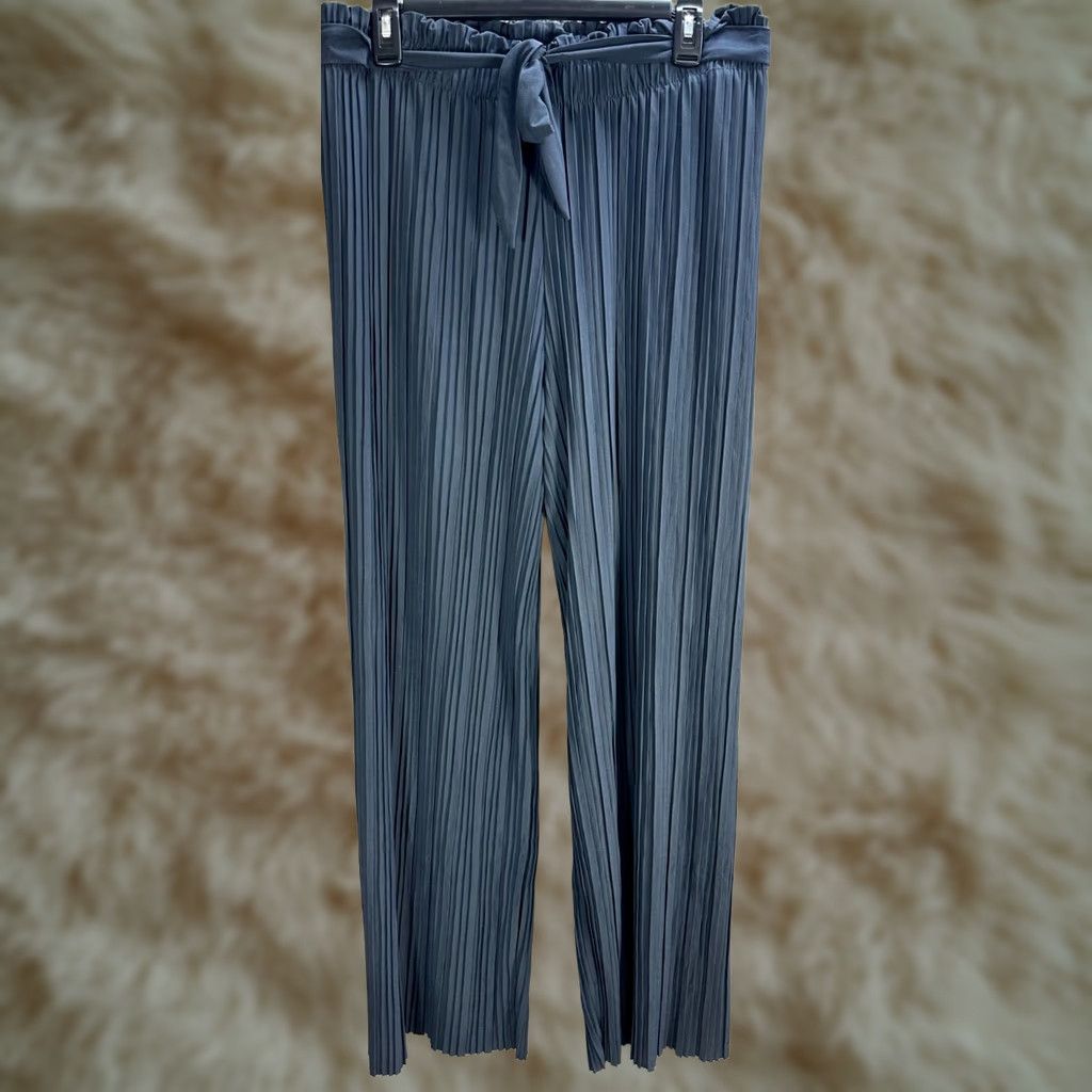Vintage Modern Haze Pants Dress Pants Women 3XL Dark Grayish Blue High Rise Relaxed Pleated NWT Straight Inseam 31 Size 40" / US 18 - 1 Thumbnail