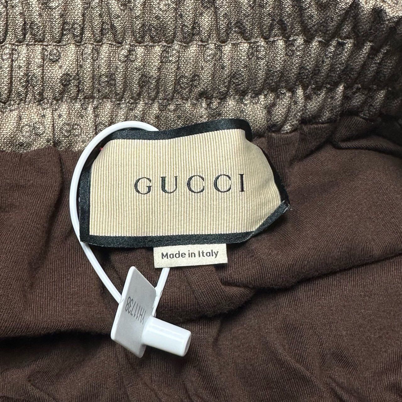 Gucci Gucci Size XSFull logo red and green striped casual shorts Size US 26 / EU 42 - 3 Thumbnail