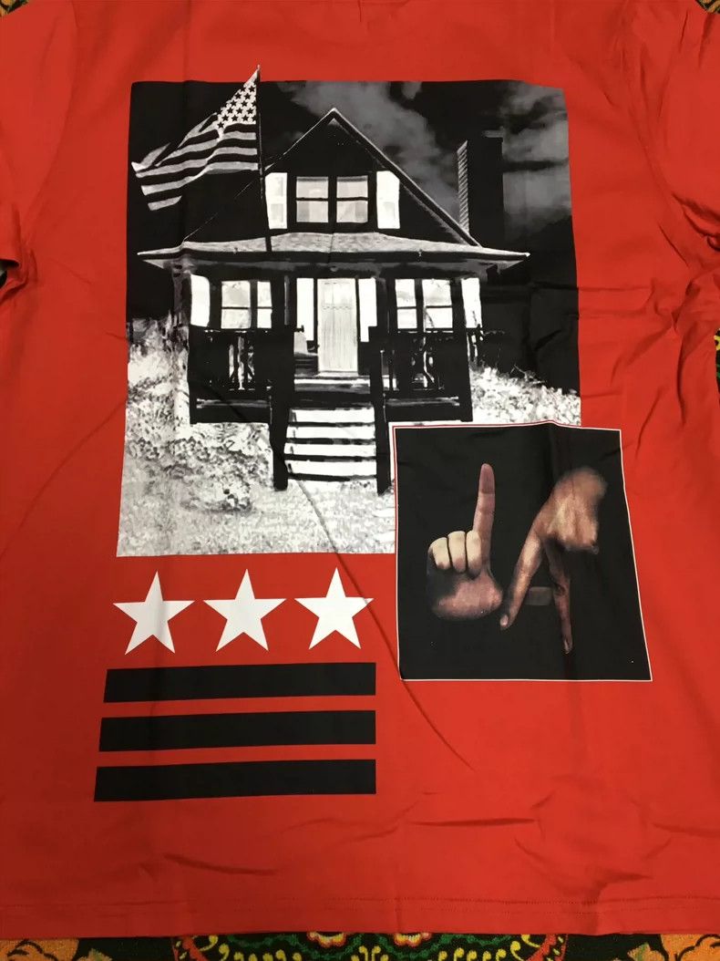 Givenchy Givenchy Men's T-shirt, size M, slight wear marks Size US M / EU 48-50 / 2 - 3 Thumbnail