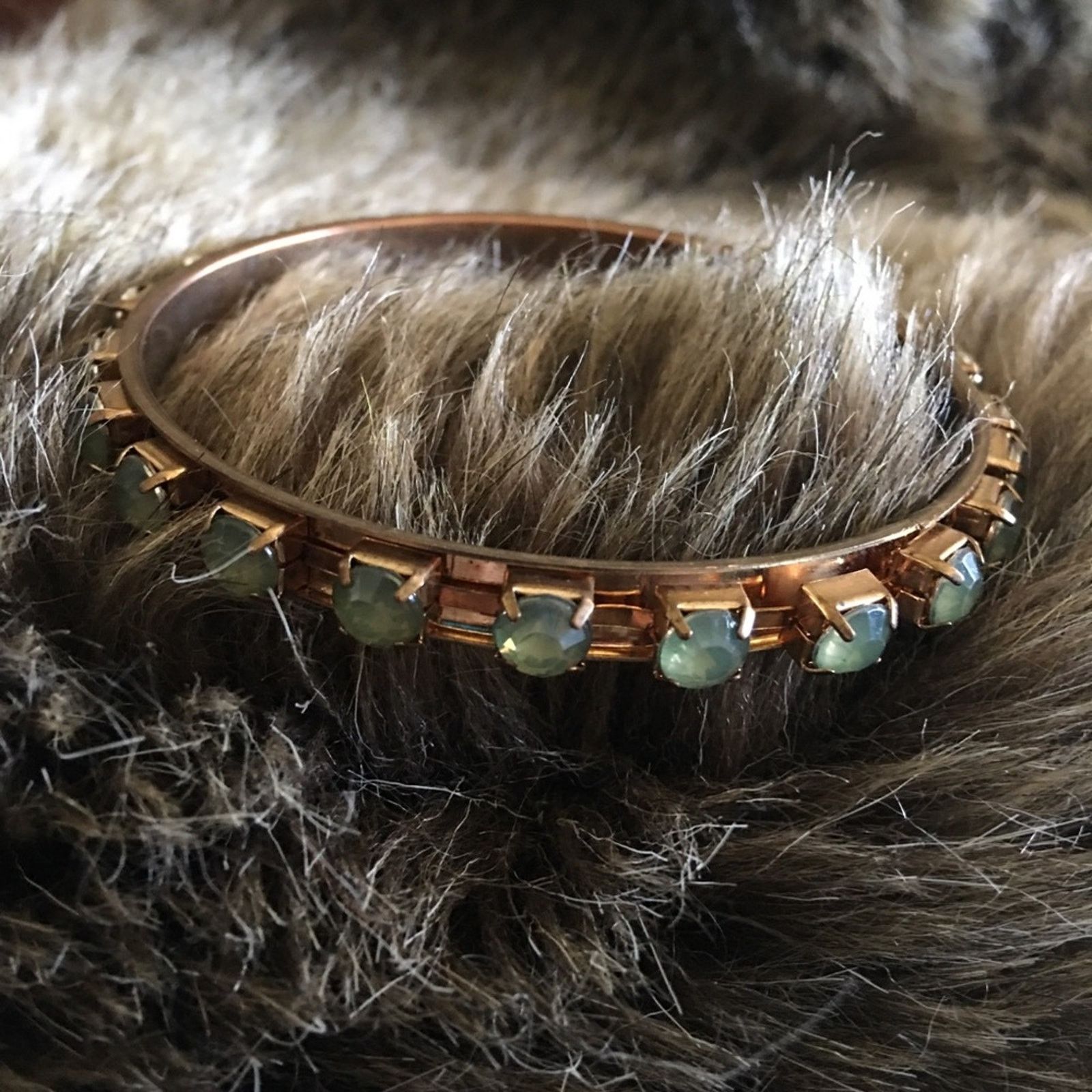 Vintage Vintage green rhinestone gold setting bangle Size ONE SIZE - 1 Thumbnail