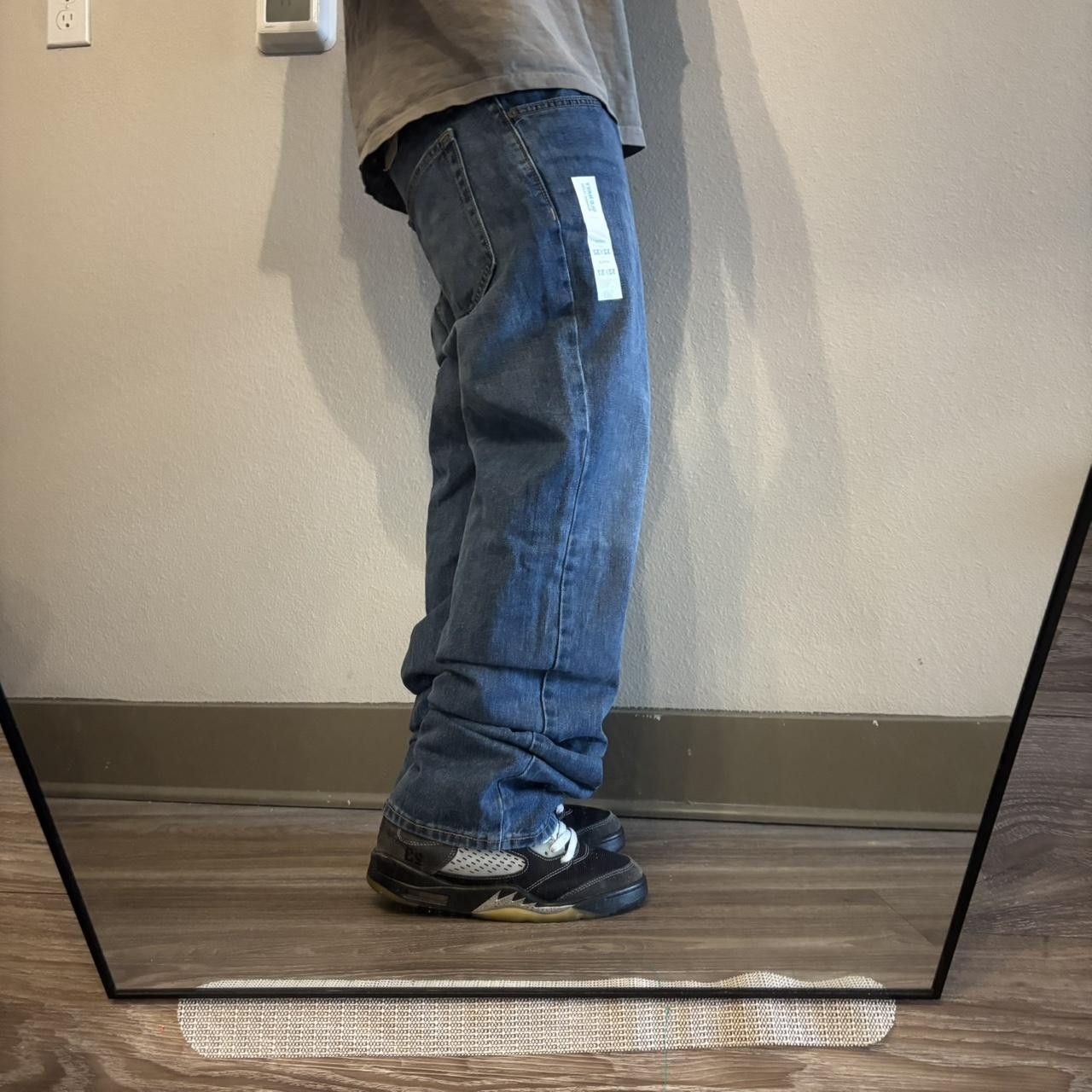 Vintage Crazy Vintage Y2K/2000s Medium Wash Loose Essential Denim Jeans! Size US 32 / EU 48 - 2 Thumbnail