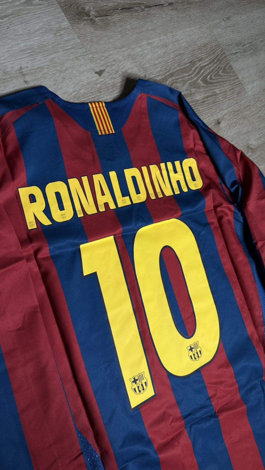 Nike Nike Barcelona Re-Issue 2005/06 Ronaldinho #10 Jersey Size US S / EU 44-46 / 1 - 3 Thumbnail