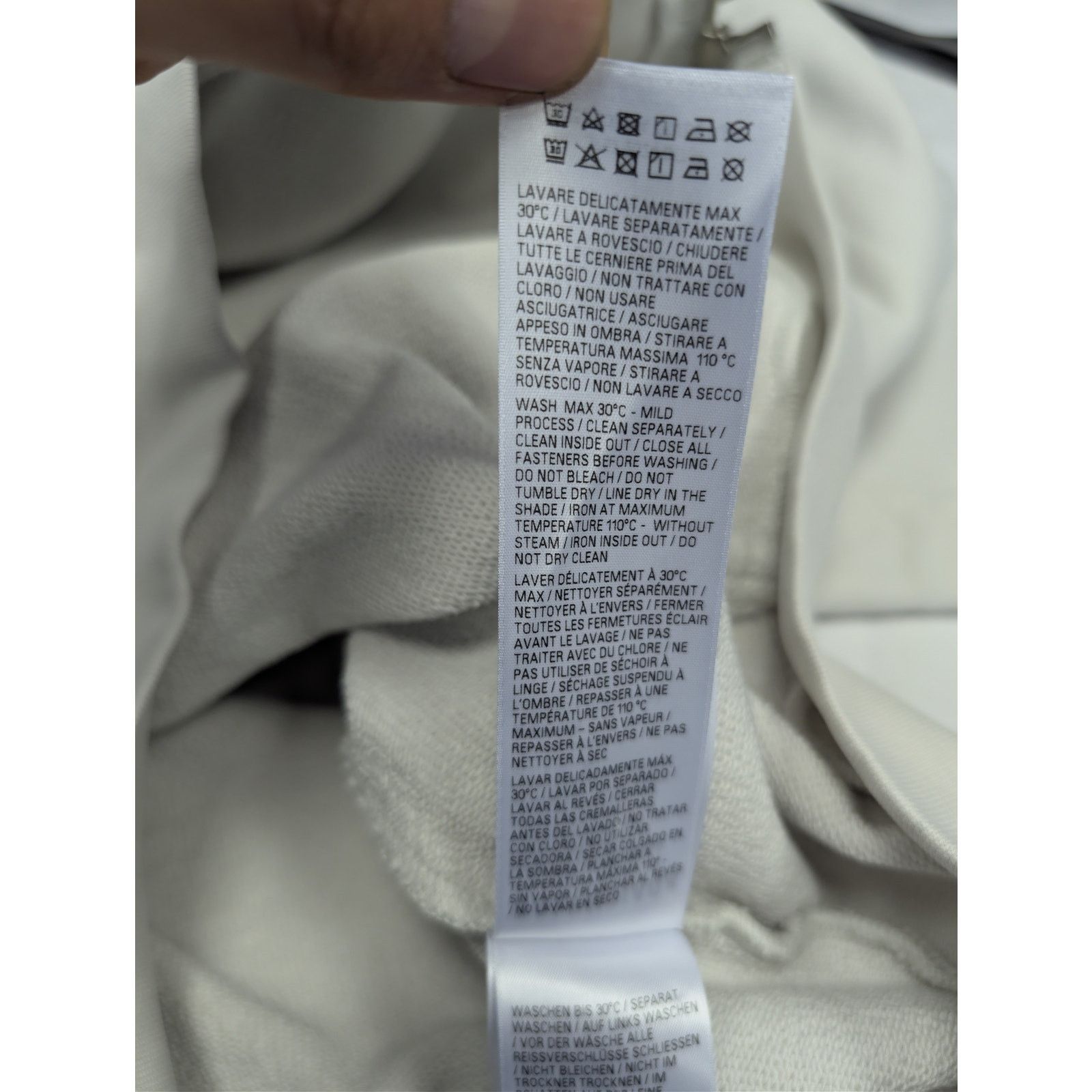Balenciaga × Under Armour o1rshd1 UA Regular Zip-up Hoodie in Dirty White/Black Size US XXL / EU 58 / 5 - 15 Thumbnail