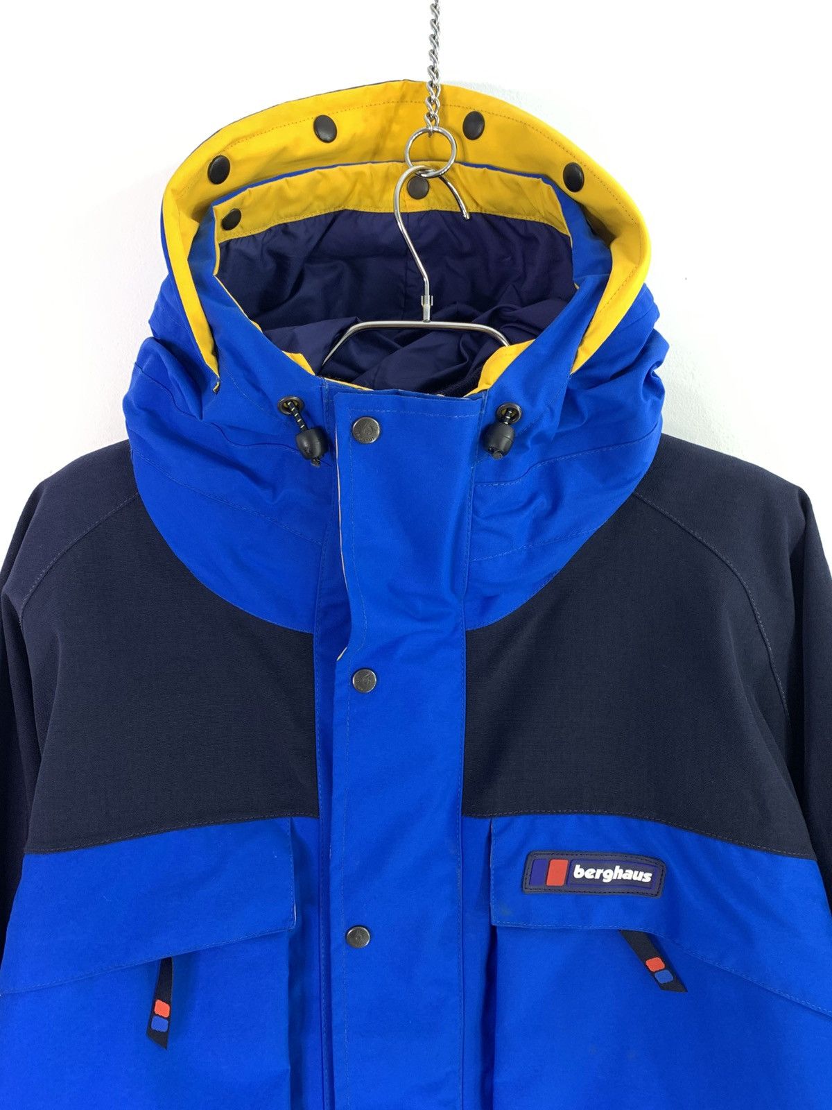 Berghaus × Vintage Berghaus Mera Peak Gore-Tex Hooded Jacket M Size Size US M / EU 48-50 / 2 - 7 Thumbnail