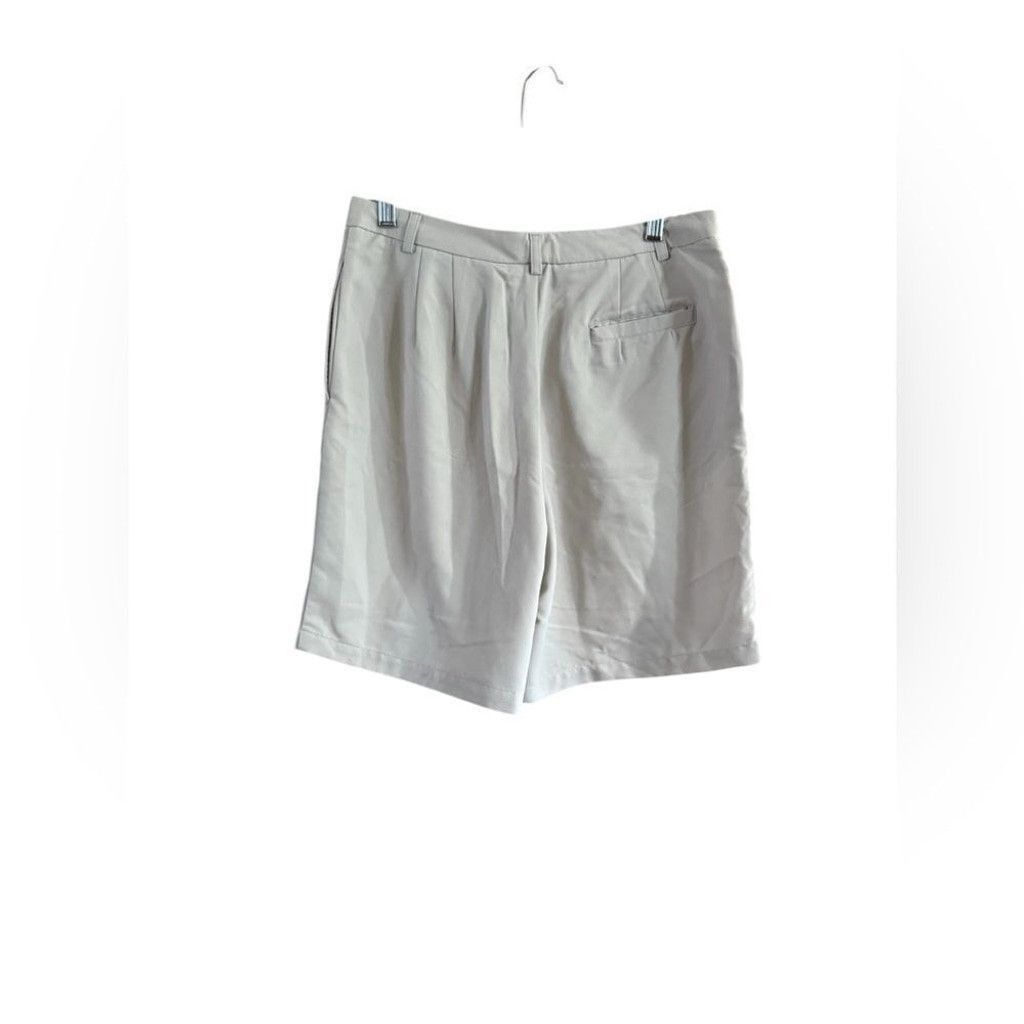 Geoffrey Beene Geoffrey Beene size 10 cream color shorts Size 32" / US 10 / IT 46 - 3 Thumbnail
