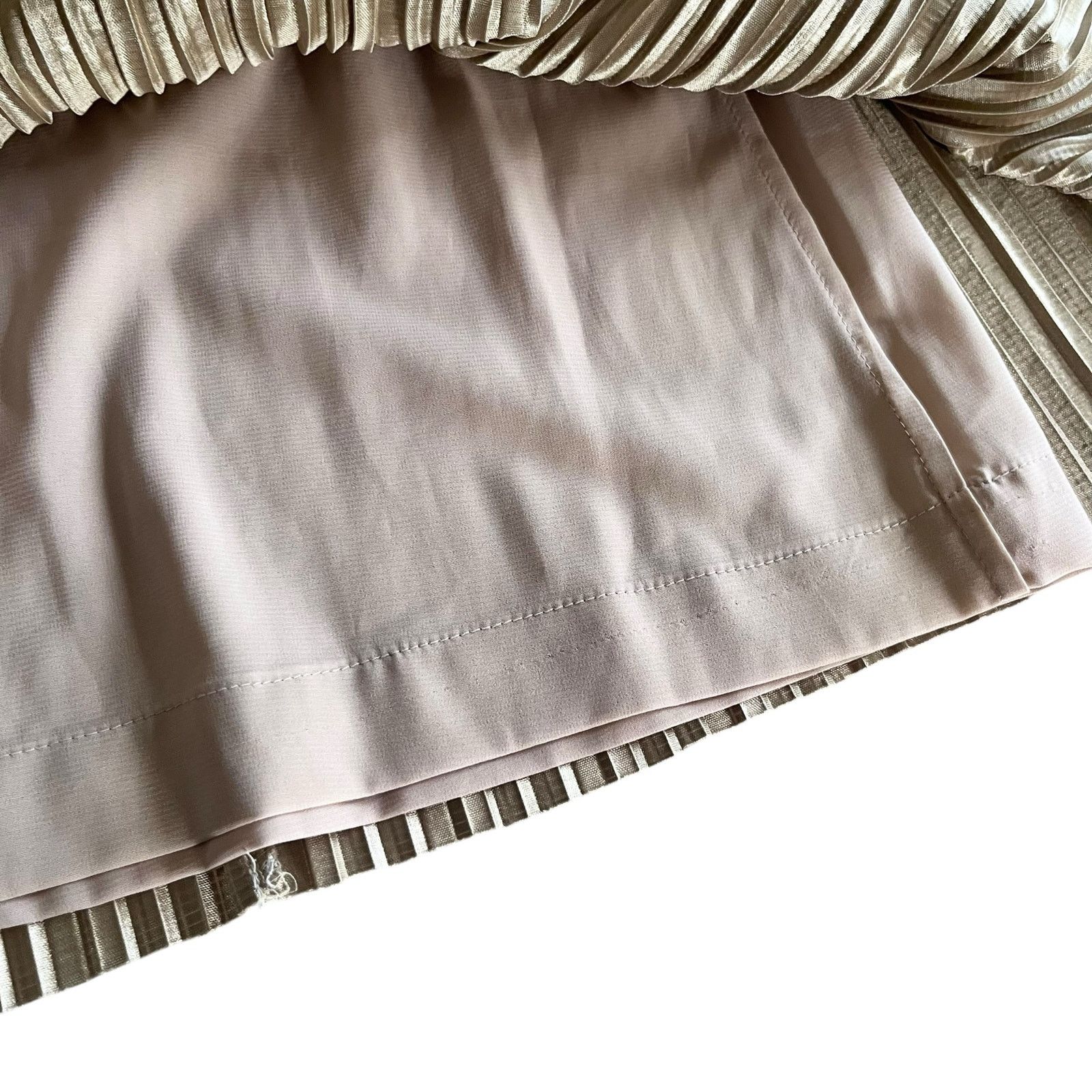 Alice + Olivia Alice + Olivia Mikaela Silver Metallic Pleated Midi Skirt Size 25" / US 0 / IT 36 - 8 Thumbnail