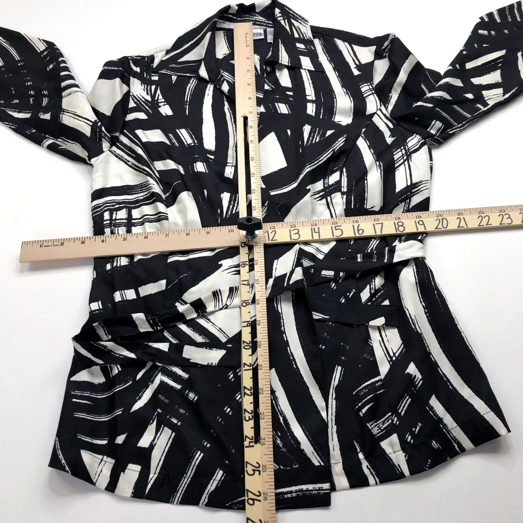 Vintage Chico's 100% Silk Open Front Tie Women's Long Sleeve Black Shirt Blouse V-Neck Geometric Shirt Size XS / US 0-2 / IT 36-38 - 5 Thumbnail