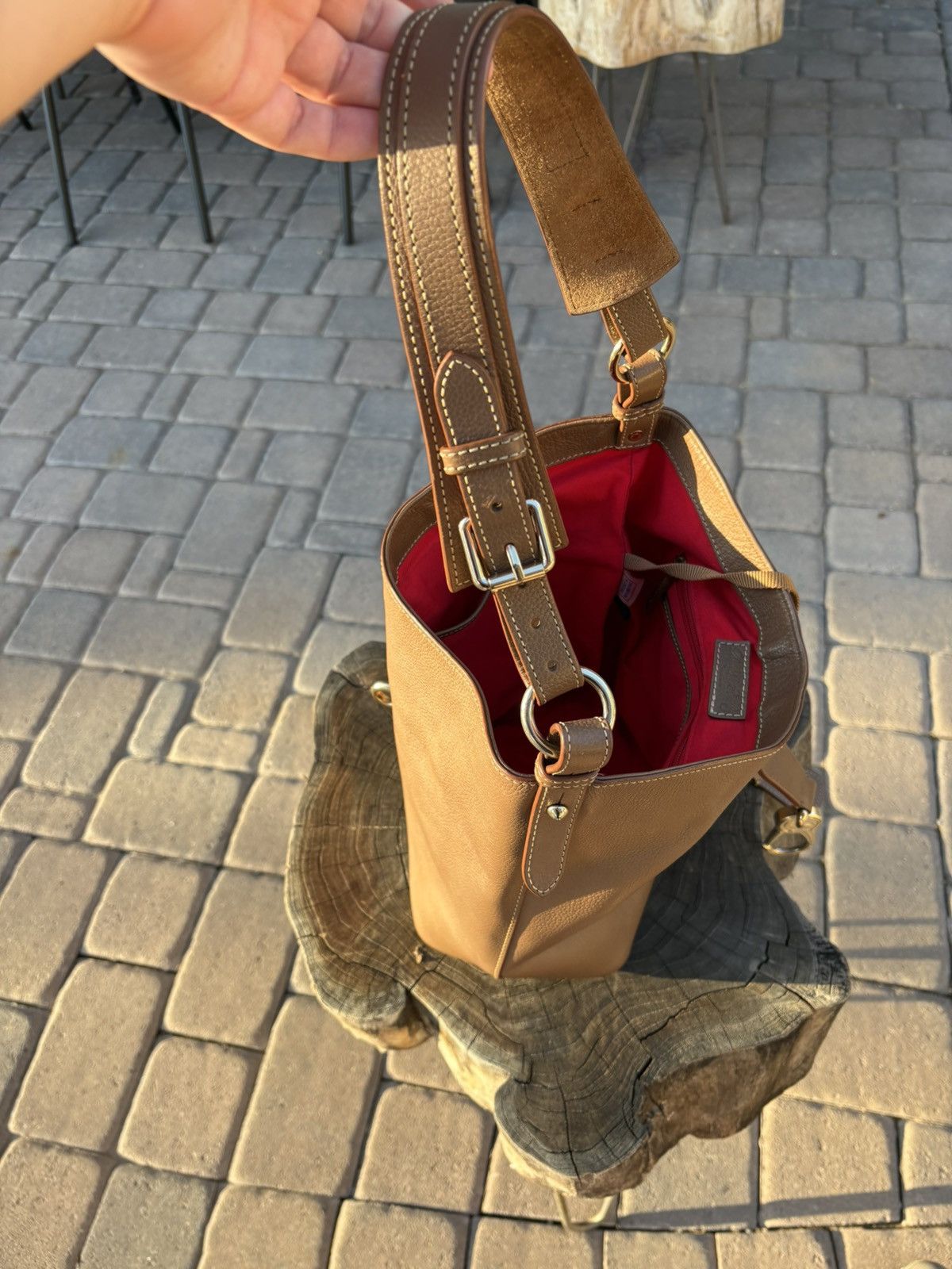 Dooney & Bourke Taupe leather lily bucket shoulder bag Size ONE SIZE - 8 Thumbnail