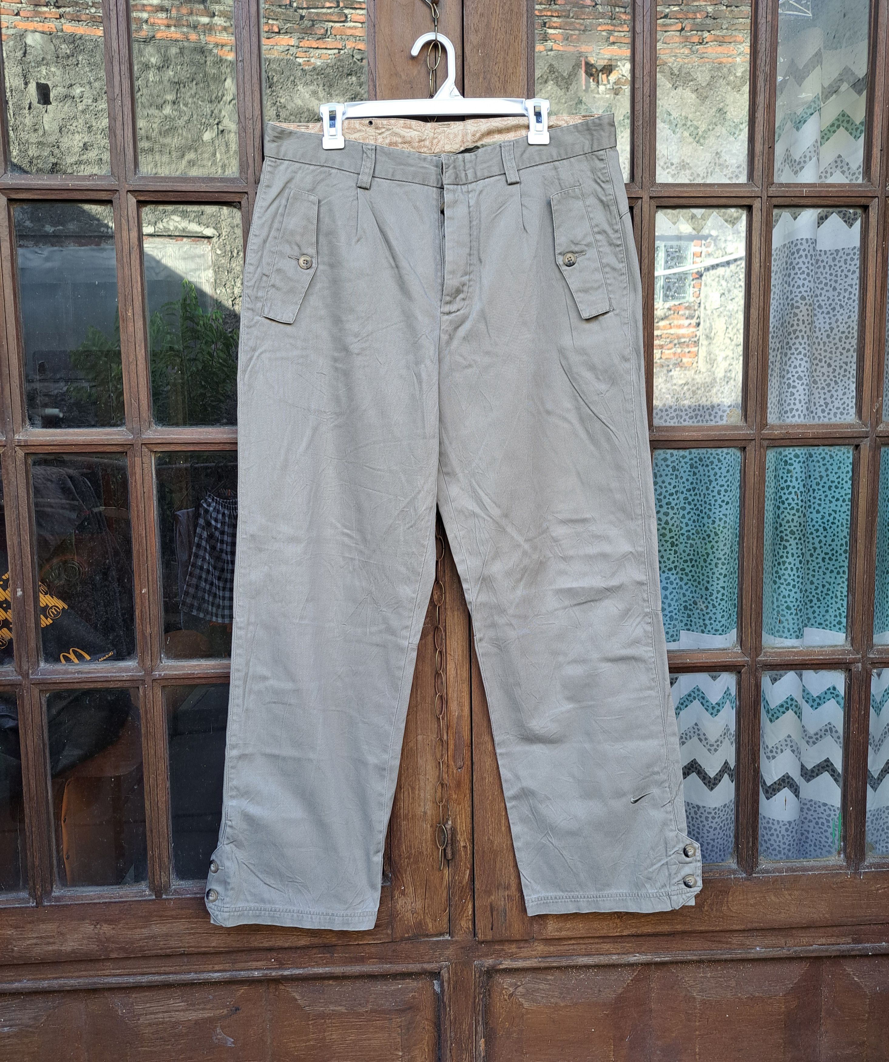 Nike Vintage Nike 2005 Silver Tag Trousers Pants Mens Medium Size US 32 / EU 48 - 1 Thumbnail