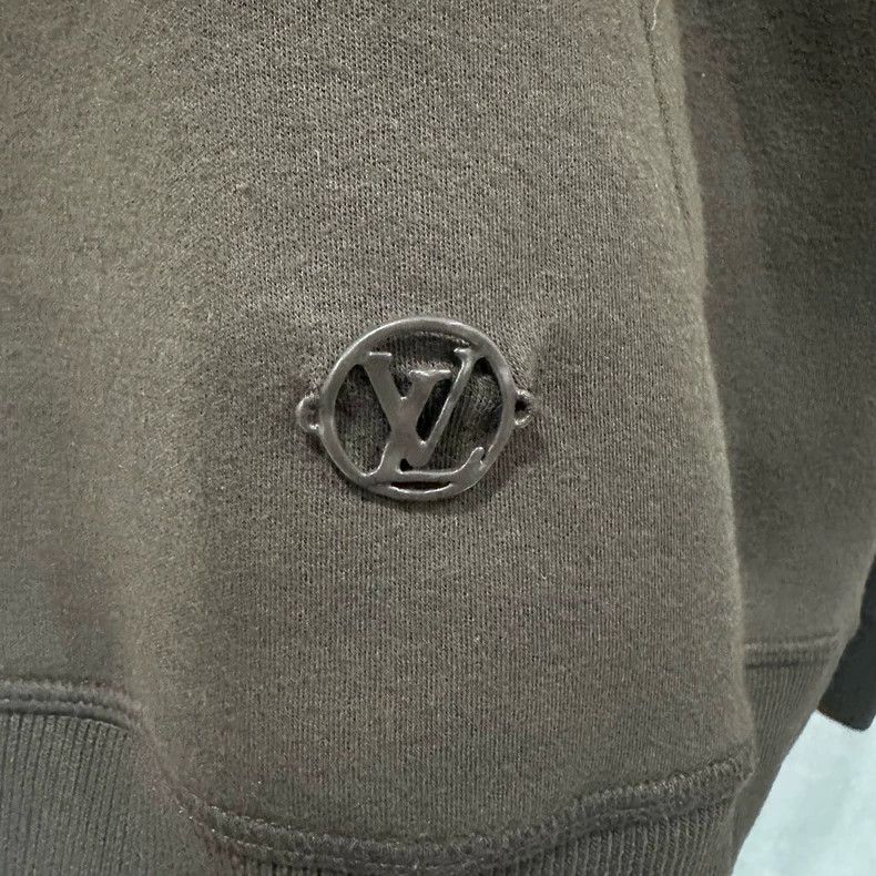 Louis Vuitton Louis Vuitton size 4l Three-flower Hardware Logo Hoodie Swe Size US M / EU 48-50 / 2 - 4 Thumbnail