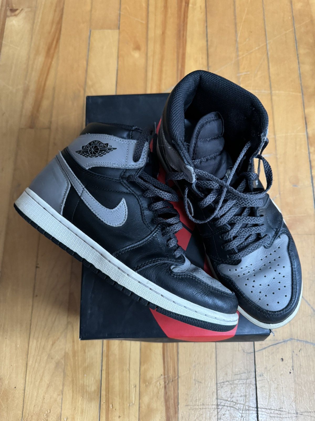 Jordan Brand Air Jordan 1 High OG "Shadow" 2018 Size US 8 / EU 41 - 2 Thumbnail