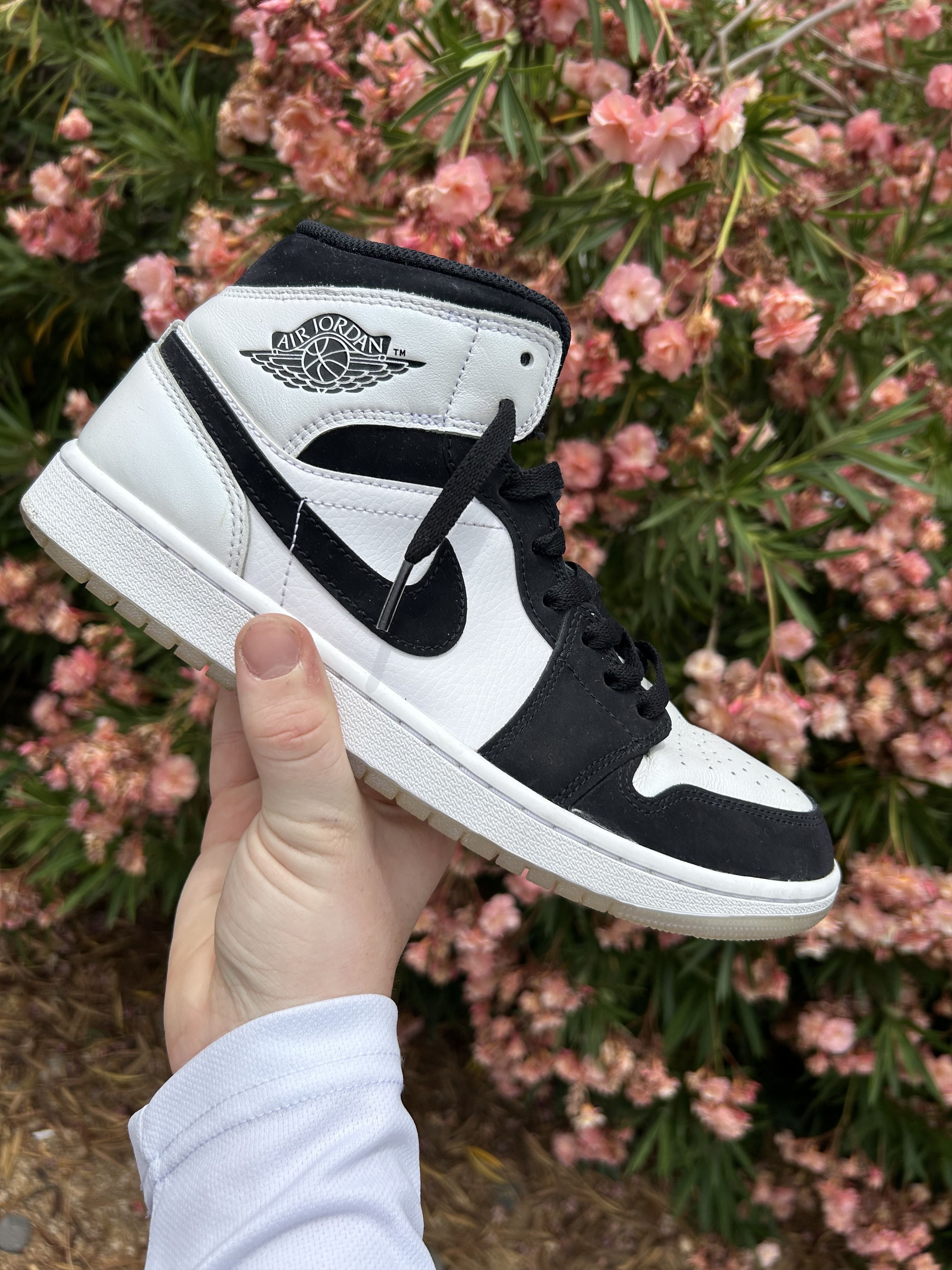 Nike Jordan 1 mid diamond Size US 9.5 / EU 42-43 - 2 Thumbnail