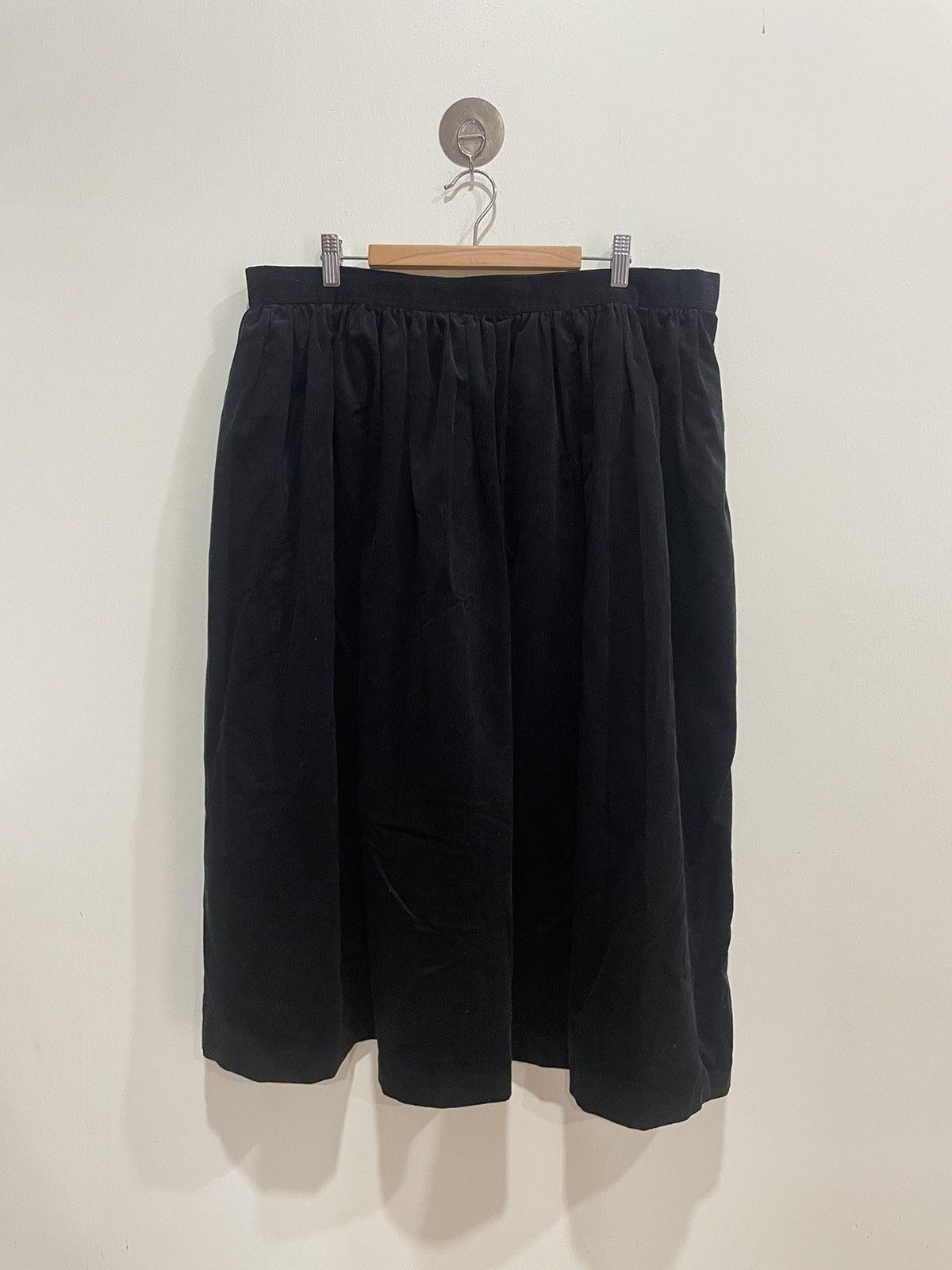Ungaro Paris Ungaro Paris Parallele Black Midi Skirt Size 36" / US 14 / IT 50 - 2 Thumbnail
