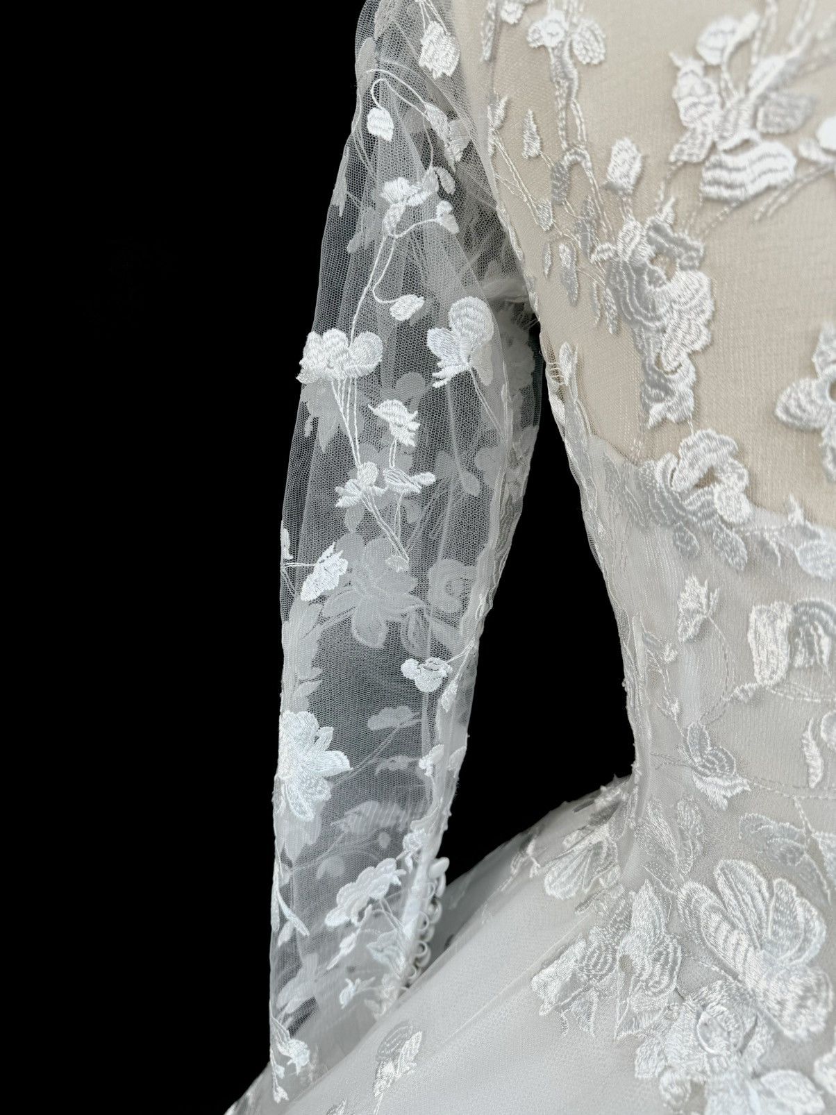Other Preloved US 16-18 Anna Augusta Embroidered Lace Bridal Gown Size XXL / US 16-18 / IT 52-54 - 7 Thumbnail