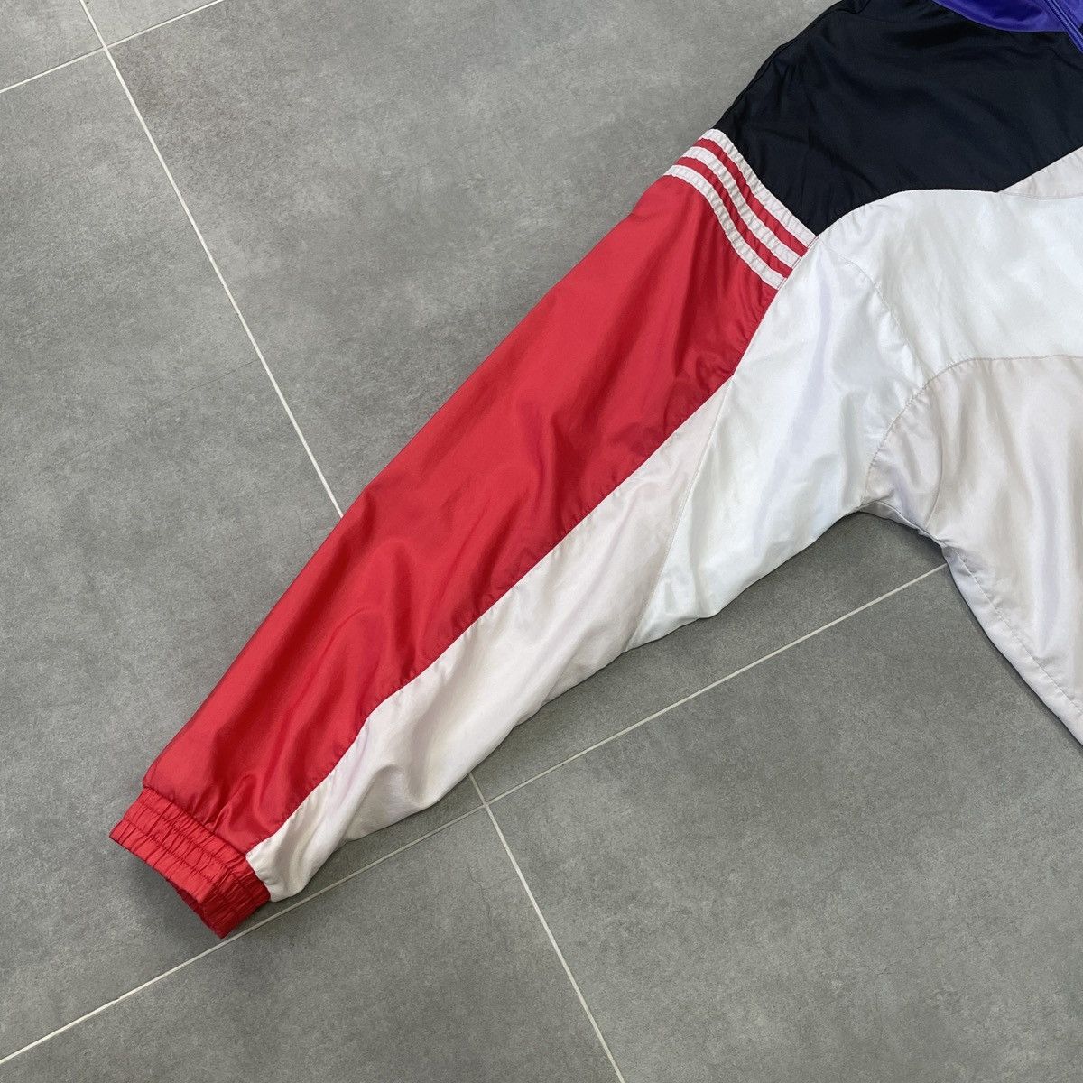 Adidas × Vintage Vintage Adidas Nylon Track Jacket Size M Size US M / EU 48-50 / 2 - 4 Thumbnail