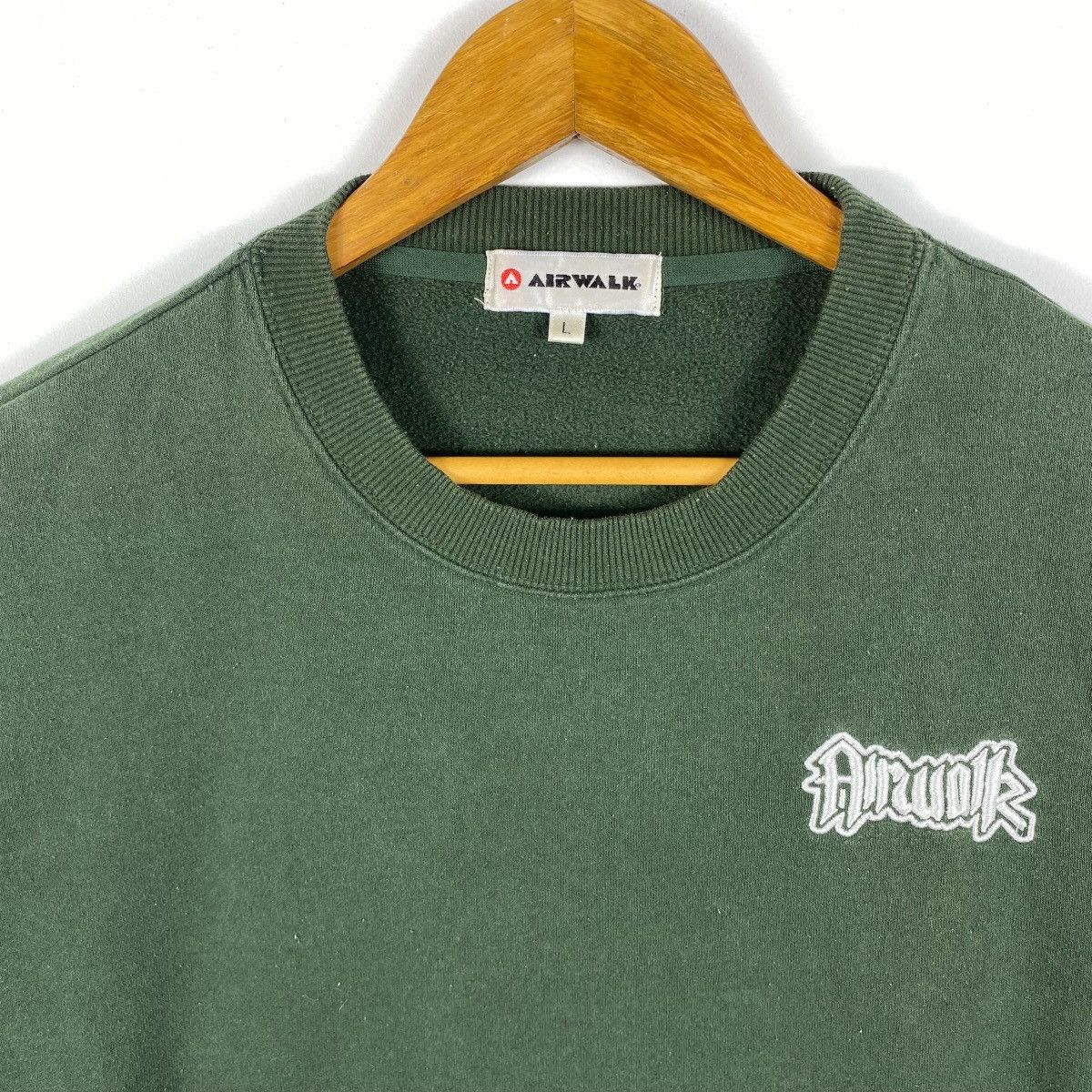 Airwalk × Vintage Vintage 00's AIRWALK SKATEBOARDS Skate Streetwear Crewneck Size US L / EU 52-54 / 3 - 6 Thumbnail